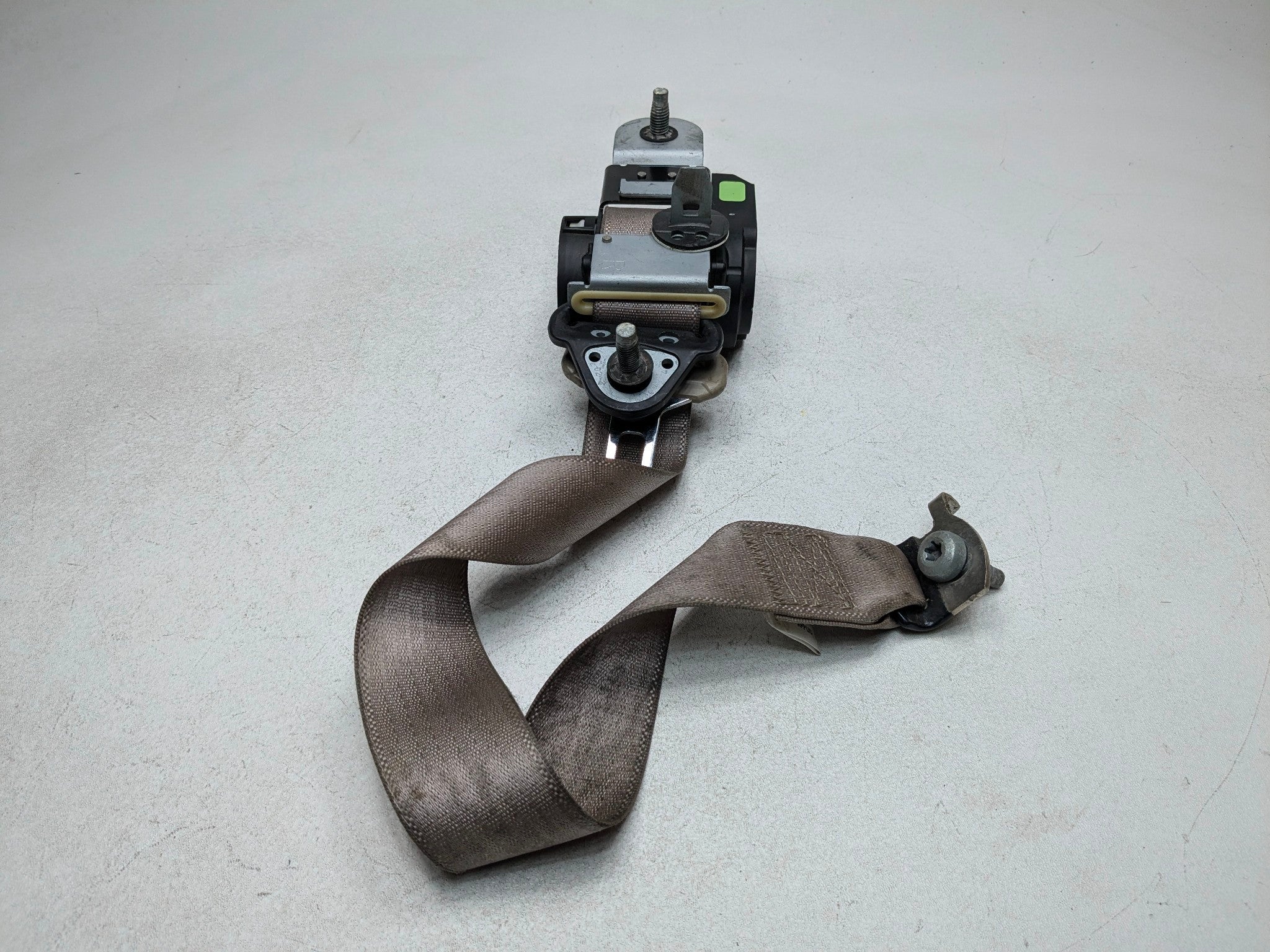 06 - 10 OEM FORD EXPLORER REAR RIGHT PASSENGER SIDE THIRD ROW SEATBELT RETRACTOR