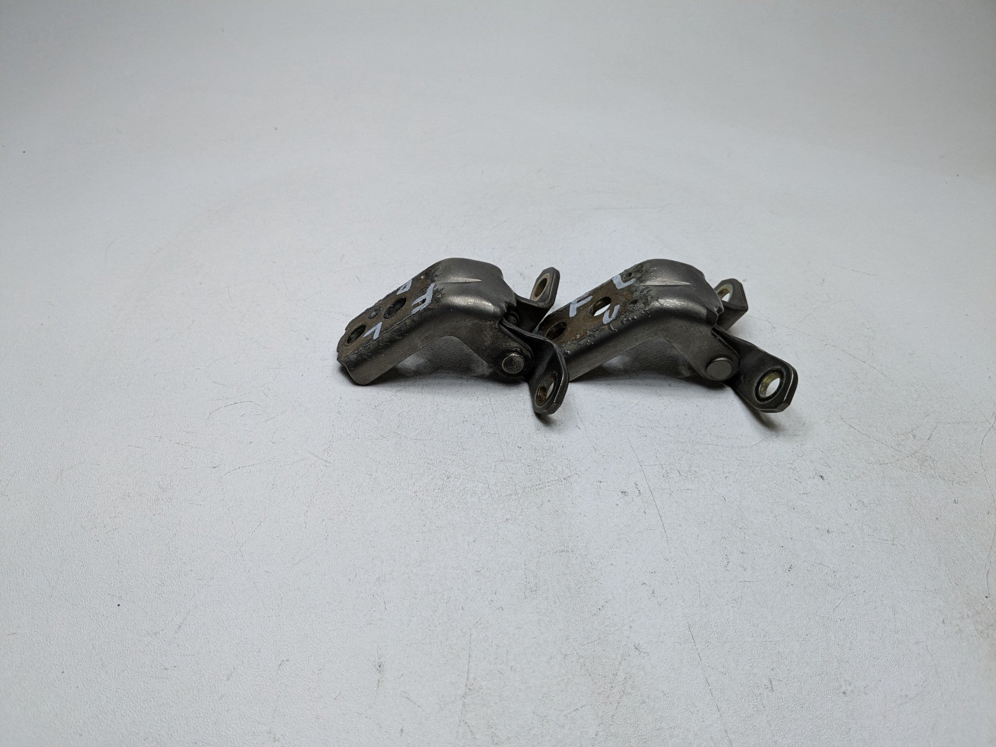 2004 - 2006 OEM NISSAN MAXIMA FRONT LEFT SIDE UPPER AND LOWER DOOR HINGE SET
