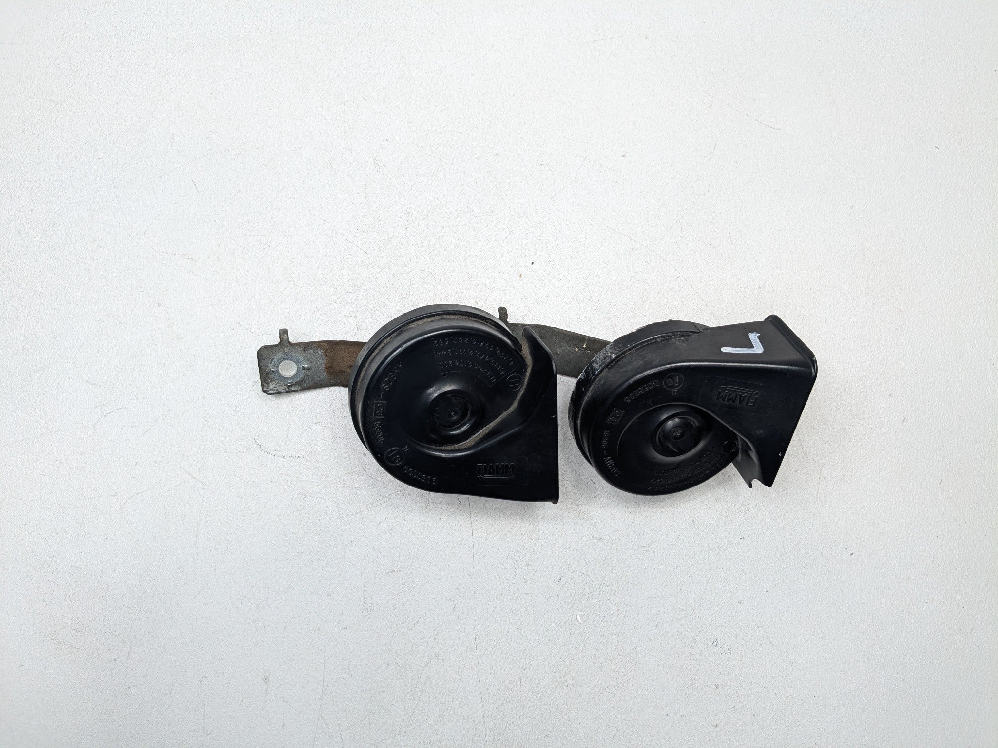 2004 - 2006 OEM NISSAN MAXIMA HIGH AND LOW TONE FREQUENCY PITCH SIGNAL HORN SET
