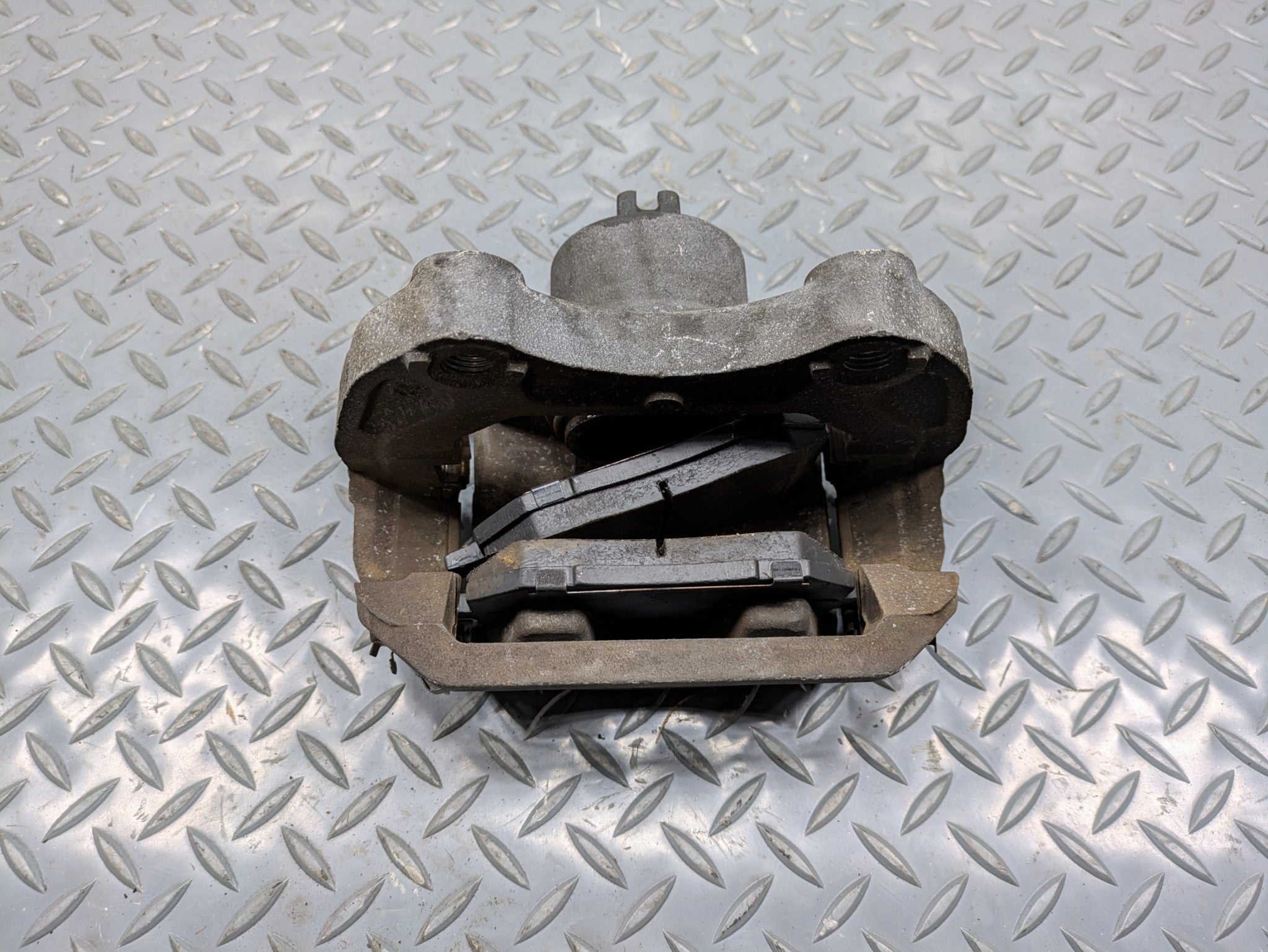 2004 - 2006 OEM NISSAN MAXIMA FRONT LEFT DRIVER SIDE BRAKE CALIPER ASSEMBLY