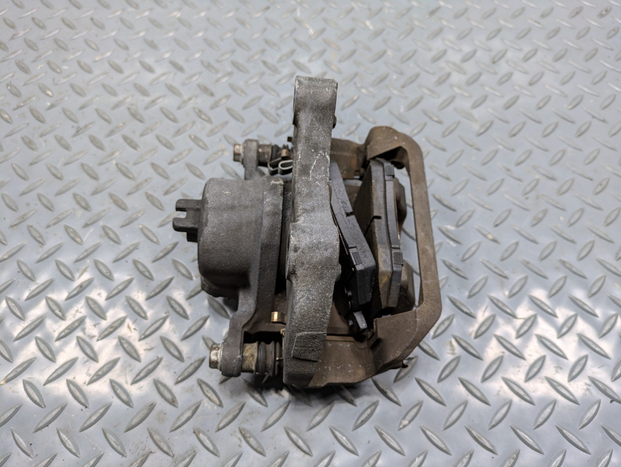 2004 - 2006 OEM NISSAN MAXIMA FRONT LEFT DRIVER SIDE BRAKE CALIPER ASSEMBLY