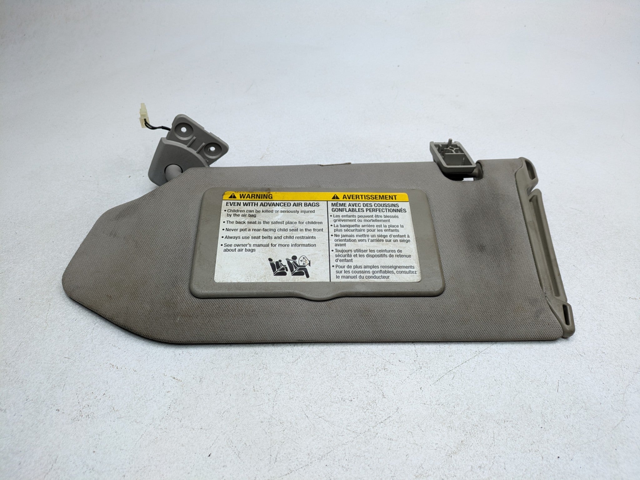 2004 - 2006 OEM NISSAN MAXIMA LEFT DRIVER SIDE SUN VISOR ILLUMINATED GRAY CLOTH