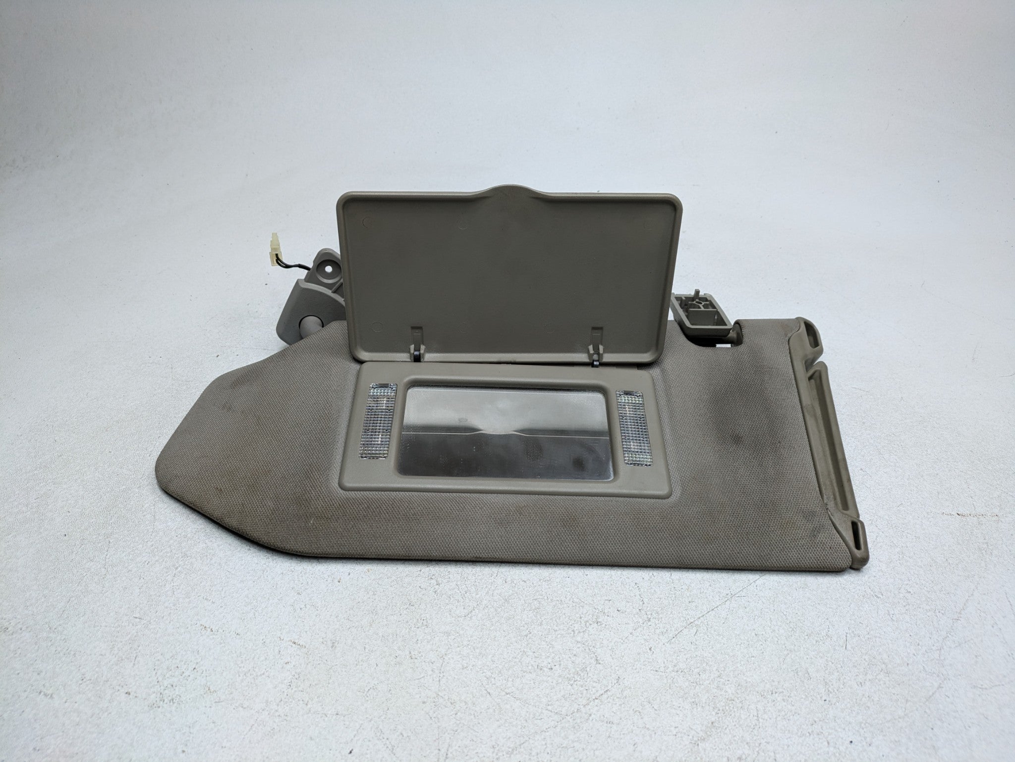 2004 - 2006 OEM NISSAN MAXIMA LEFT DRIVER SIDE SUN VISOR ILLUMINATED GRAY CLOTH