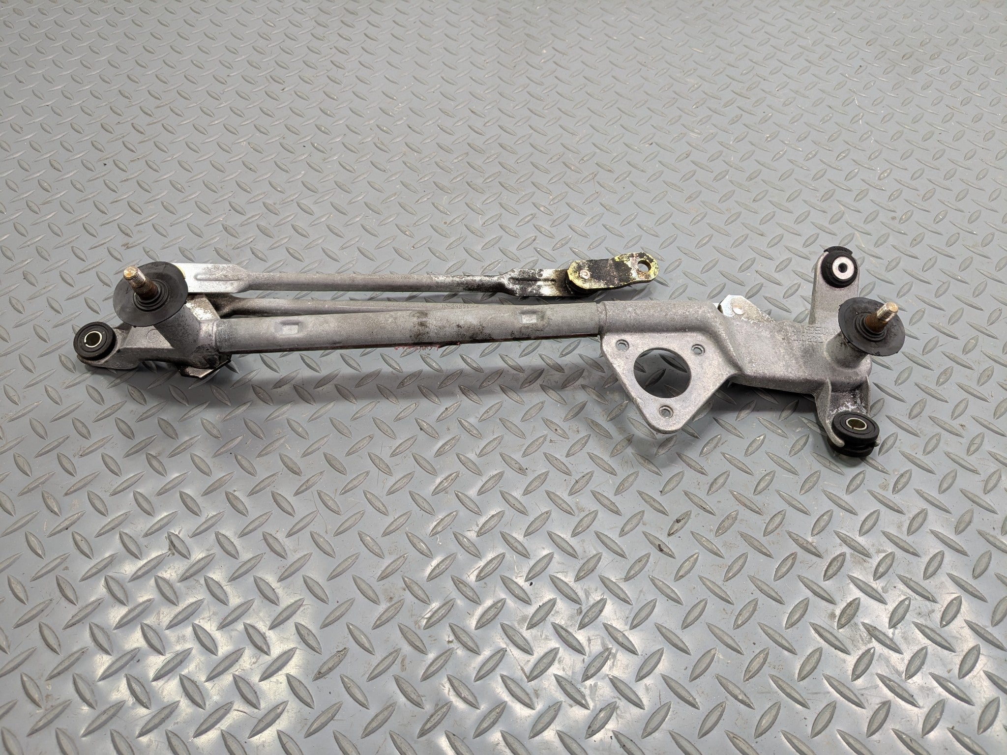 2004 - 2006 OEM NISSAN MAXIMA FRONT WINDSHIELD WIPER TRANSMISSION LINKAGE