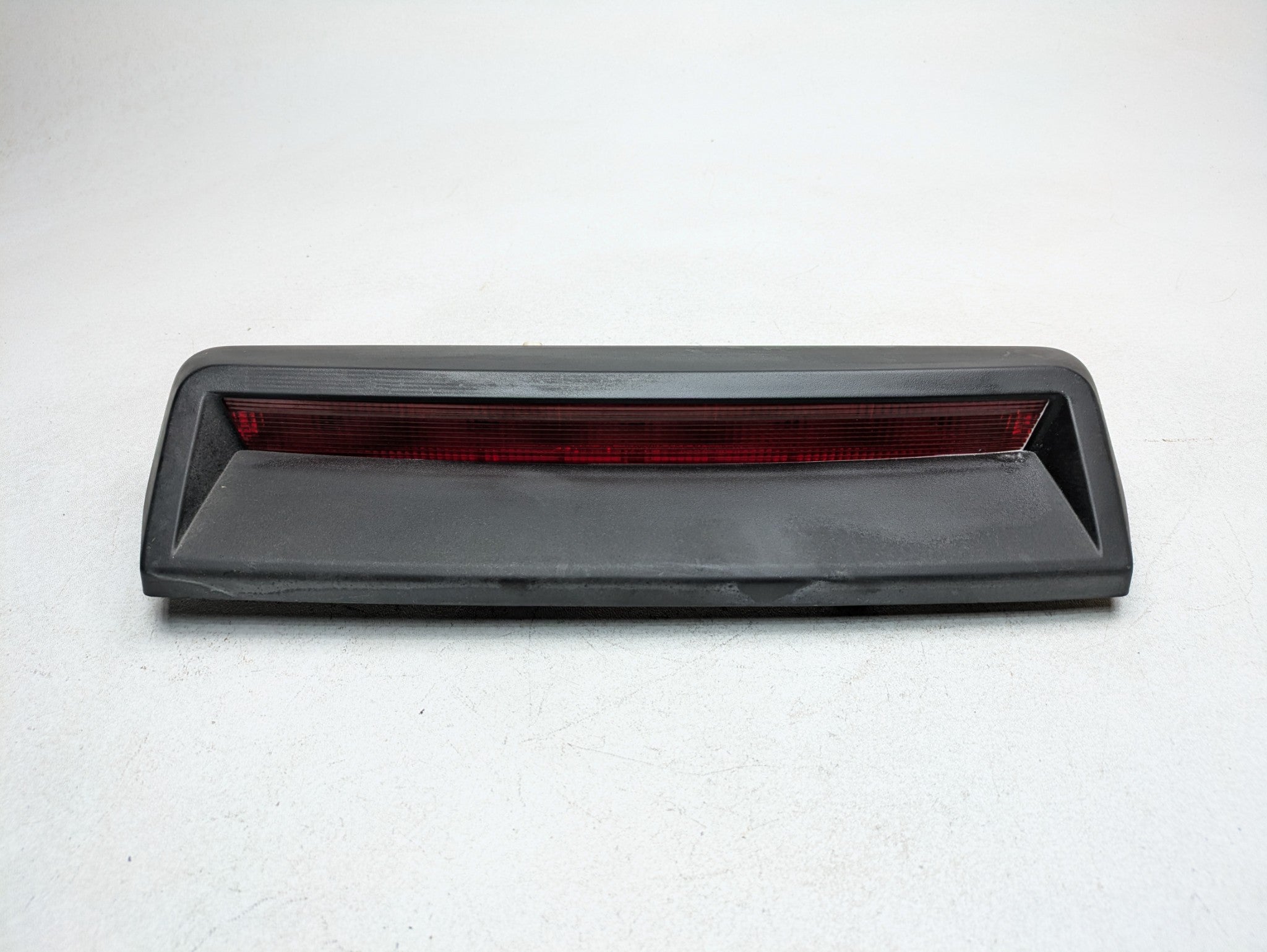 2004 - 2006 OEM NISSAN MAXIMA REAR CENTER HIGH MOUNT THIRD BRAKE LIGHT ASSEMBLY