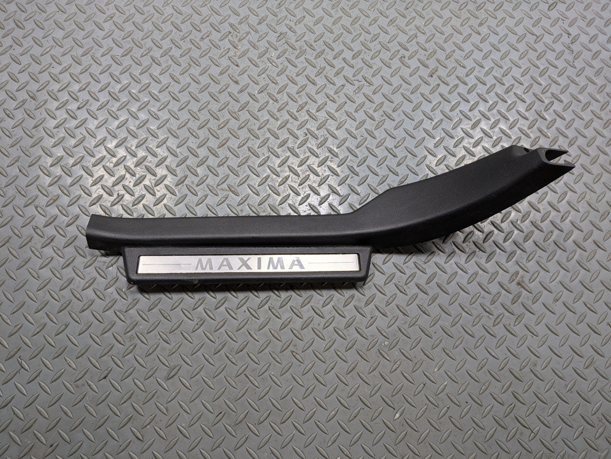2004 - 2006 OEM NISSAN MAXIMA REAR LEFT DRIVER SIDE DOOR SILL SCUFF PLATE TRIM