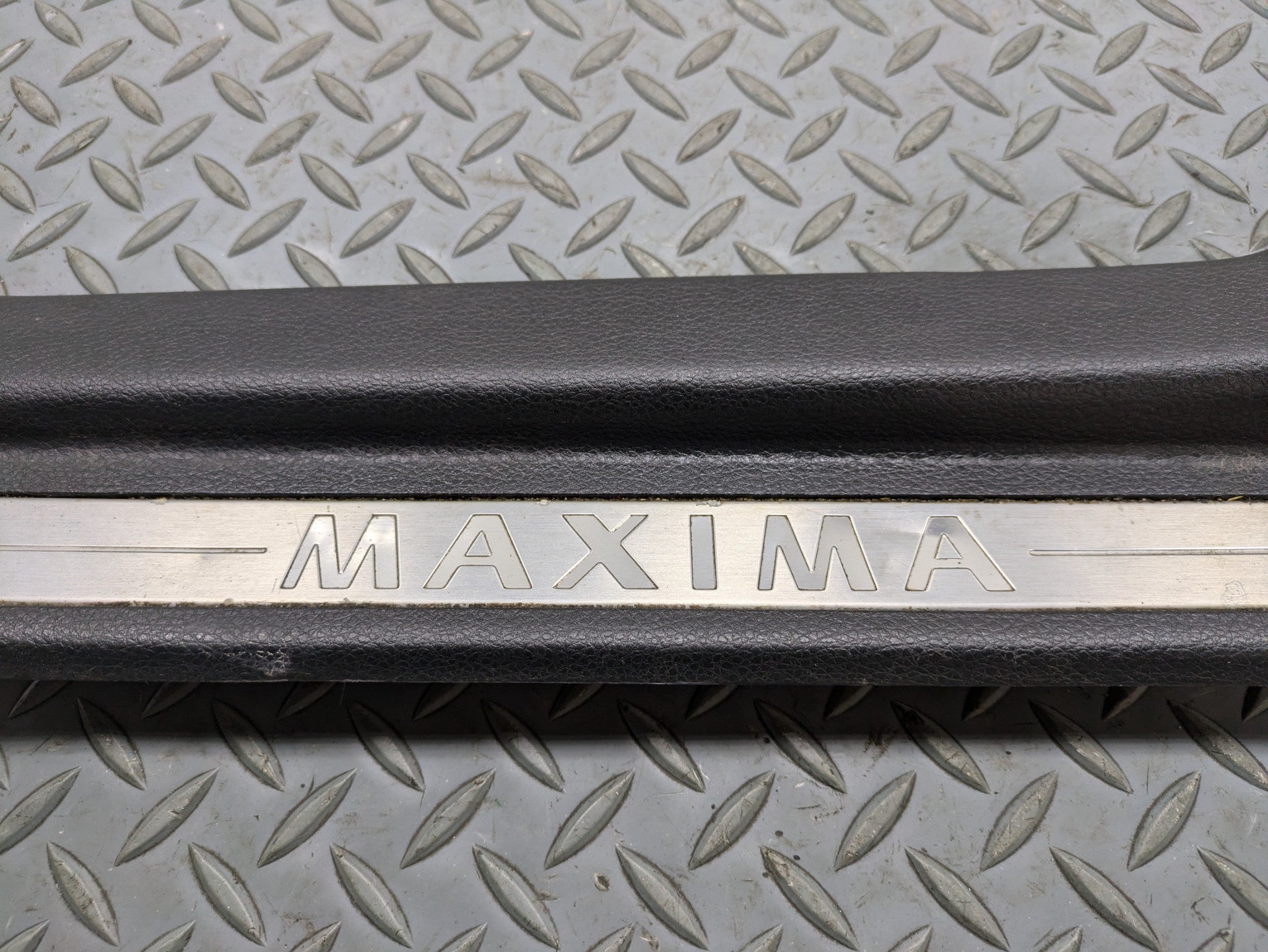 2004 - 2006 OEM NISSAN MAXIMA REAR LEFT DRIVER SIDE DOOR SILL SCUFF PLATE TRIM