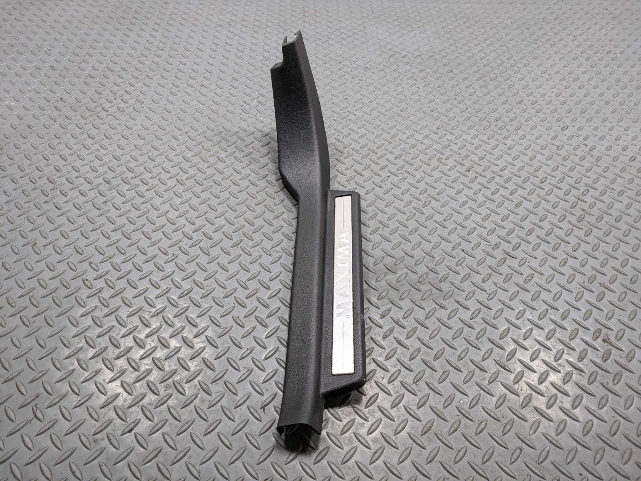 2004 - 2006 OEM NISSAN MAXIMA REAR LEFT DRIVER SIDE DOOR SILL SCUFF PLATE TRIM