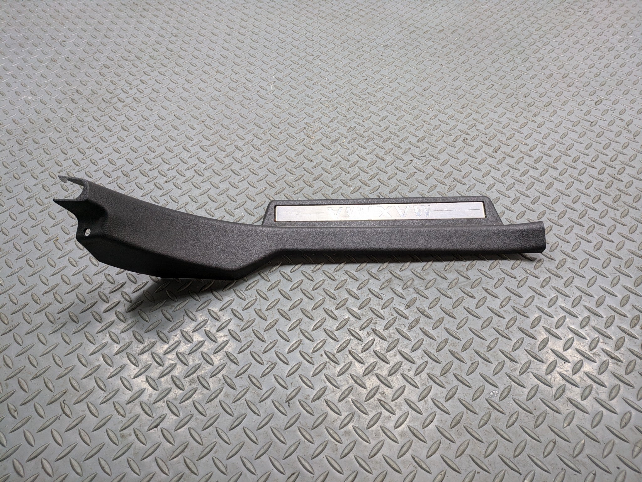 2004 - 2006 OEM NISSAN MAXIMA REAR LEFT DRIVER SIDE DOOR SILL SCUFF PLATE TRIM
