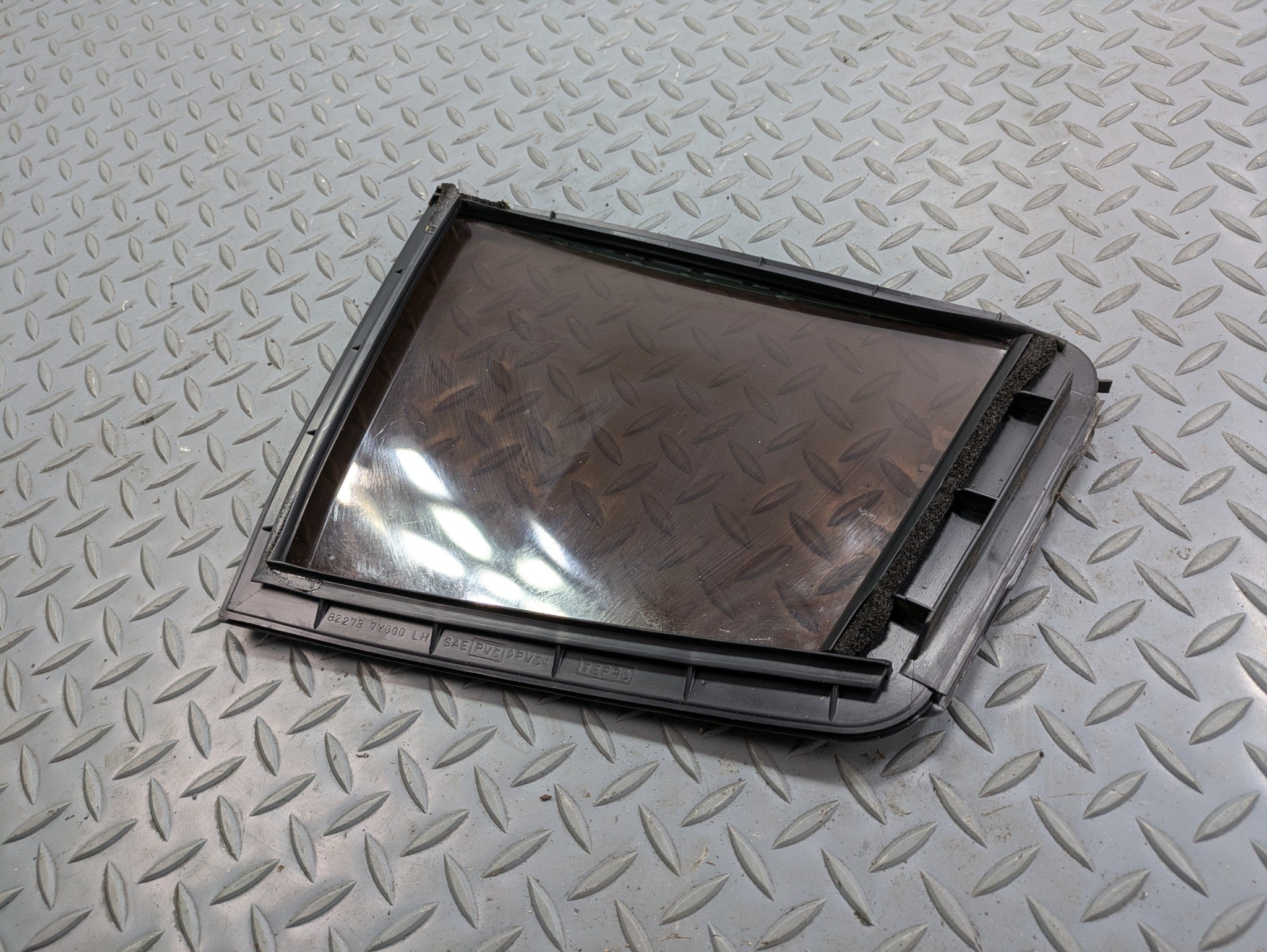 2004 - 2006 OEM NISSAN MAXIMA REAR LEFT DRIVER SIDE DOOR VENT WINDOW GLASS