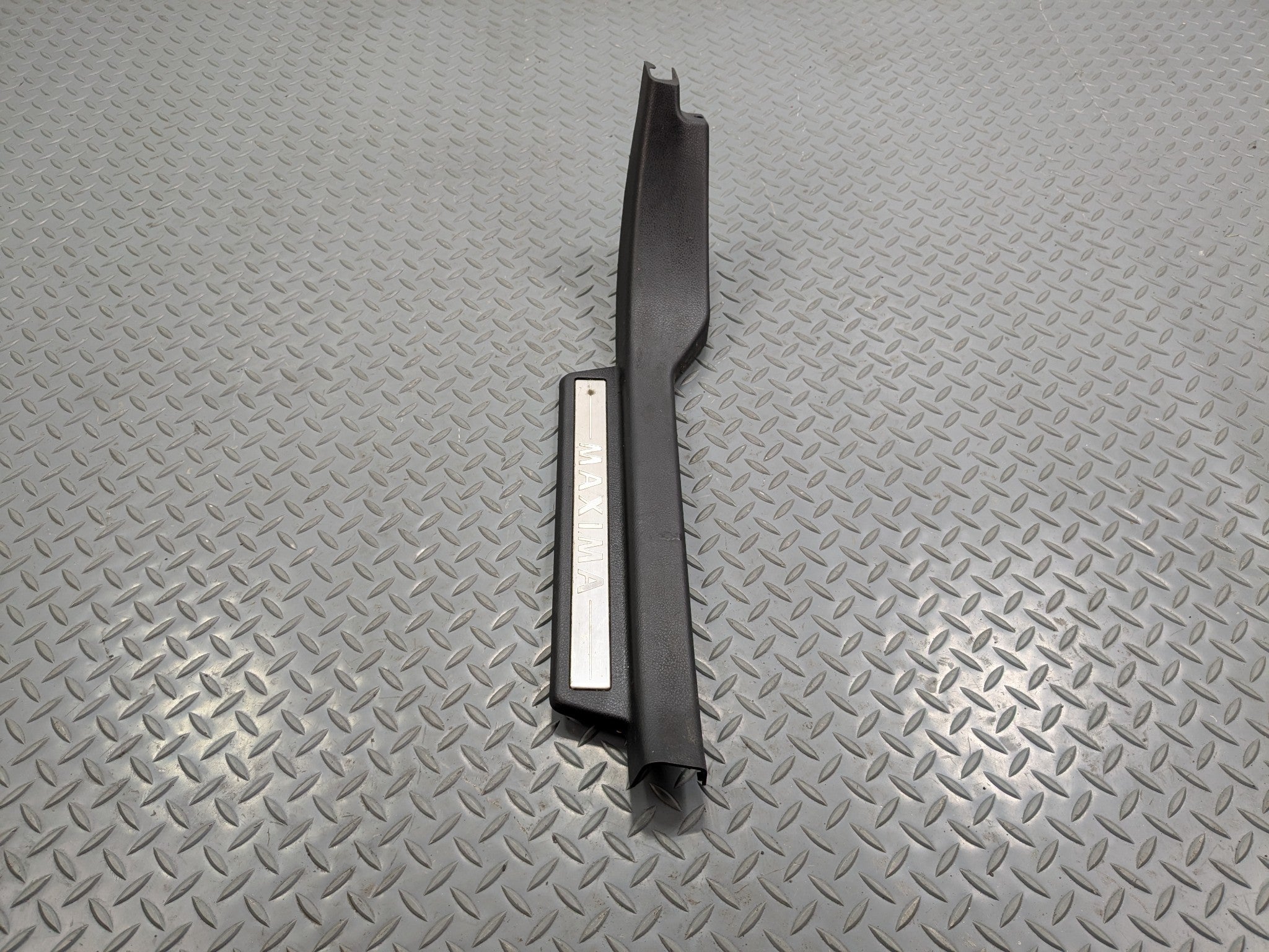 2004 - 2006 OEM NISSAN MAXIMA REAR RIGHT SIDE DOOR SILL PLATE BLACK ASSEMBLY