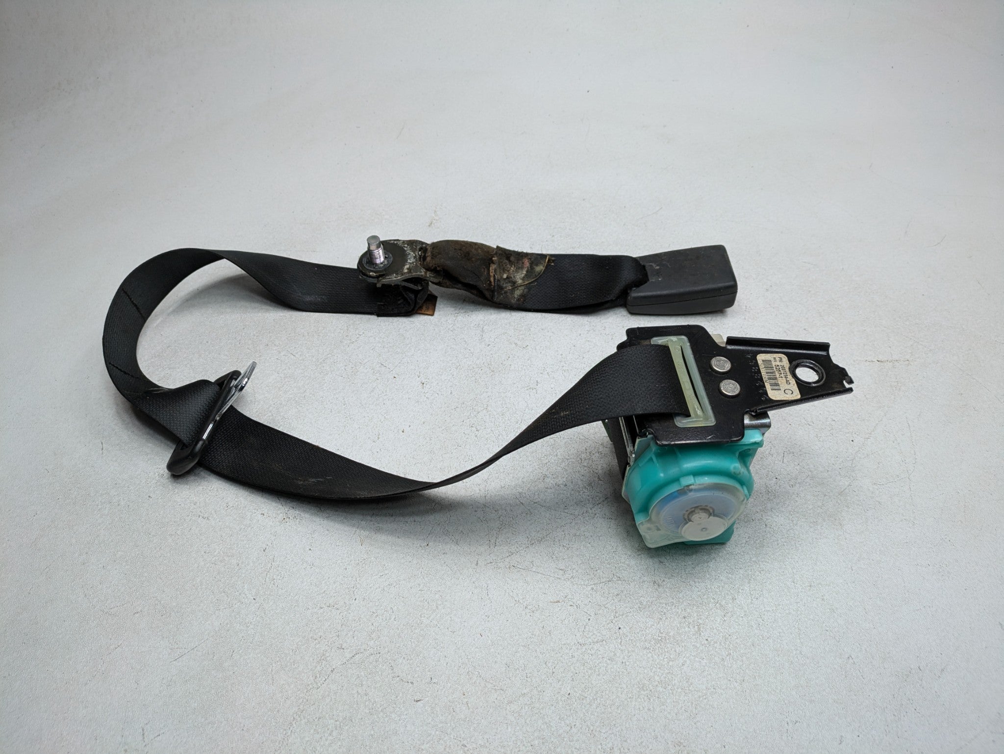 2004 - 2006 OEM NISSAN MAXIMA REAR CENTER SEAT BELT RETRACTOR WITH BUCKLE BLACK