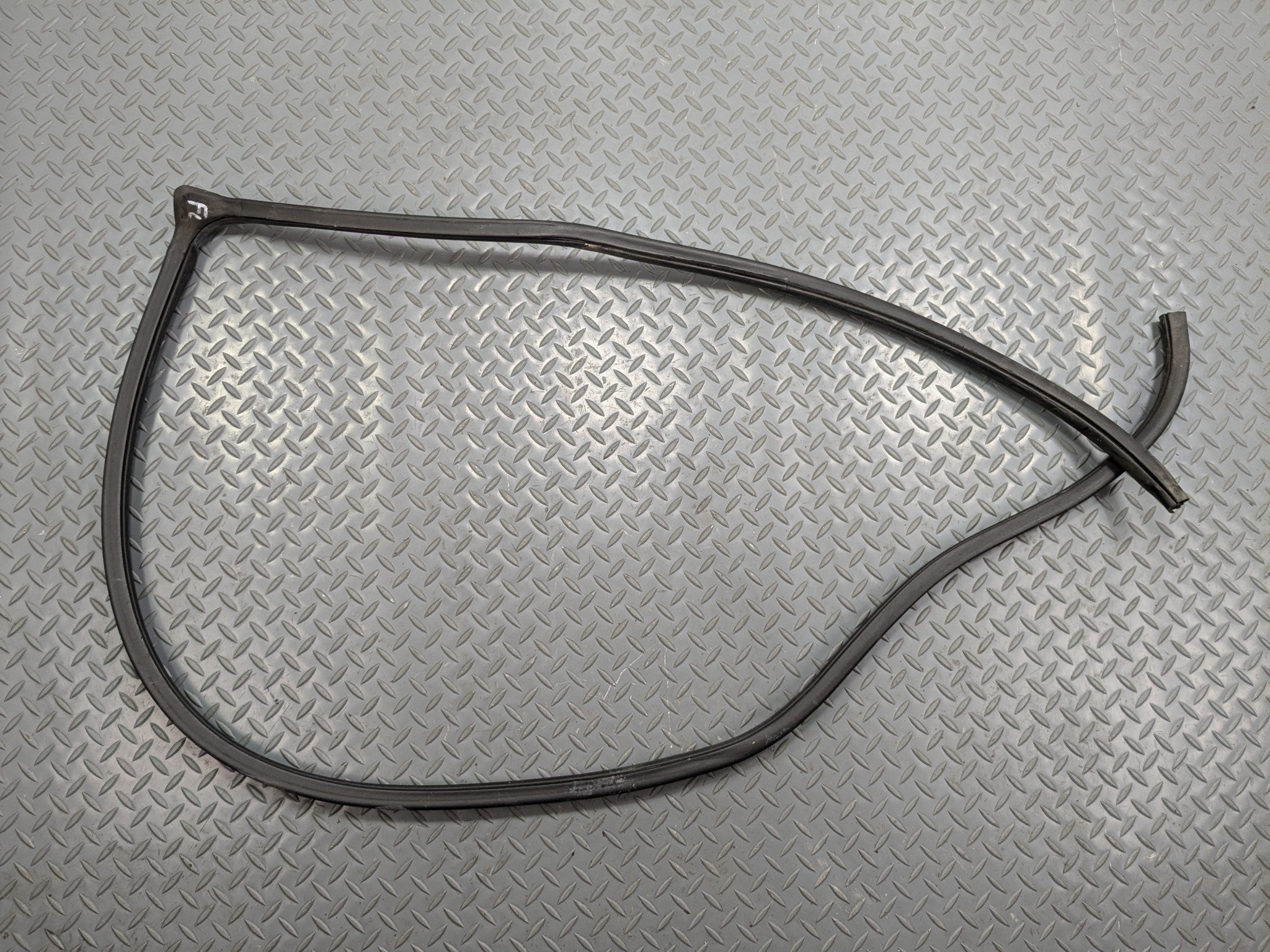 2004 - 2006 OEM NISSAN MAXIMA FRONT LEFT DRIVER SIDE WEATHER STRIPPING RUBBER