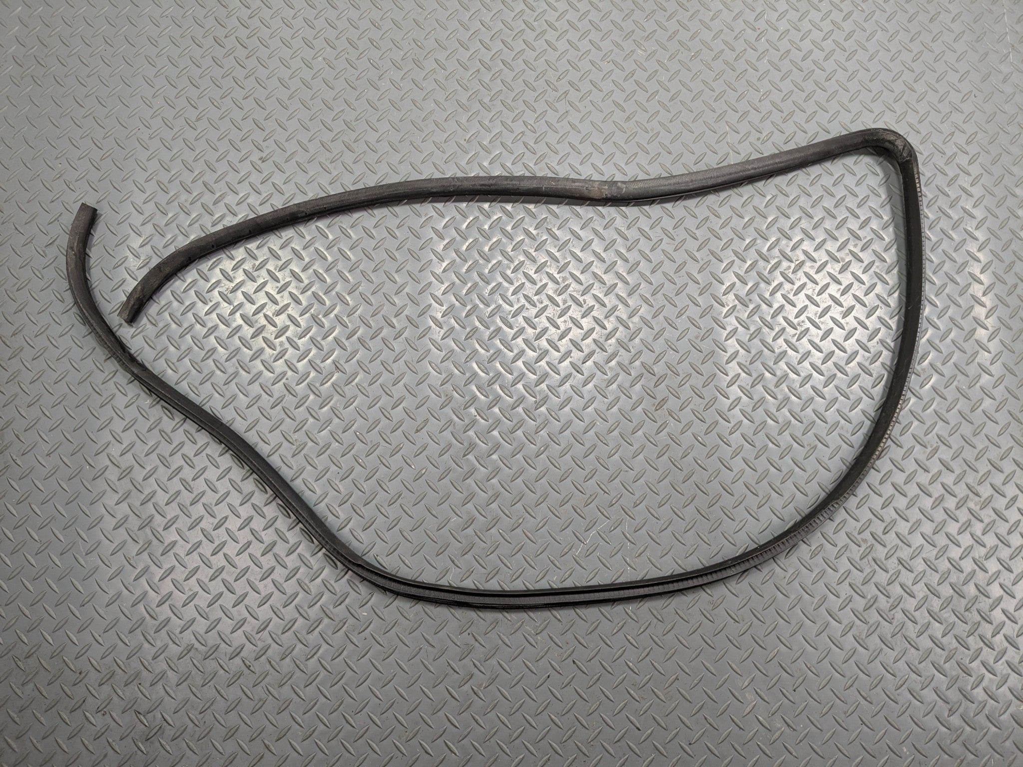 2004 - 2006 OEM NISSAN MAXIMA FRONT LEFT DRIVER SIDE WEATHER STRIPPING RUBBER