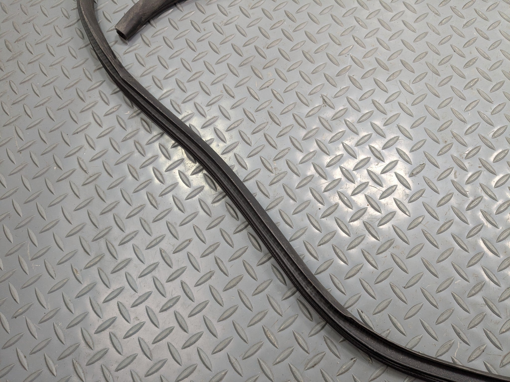 2004 - 2006 OEM NISSAN MAXIMA FRONT LEFT DRIVER SIDE WEATHER STRIPPING RUBBER