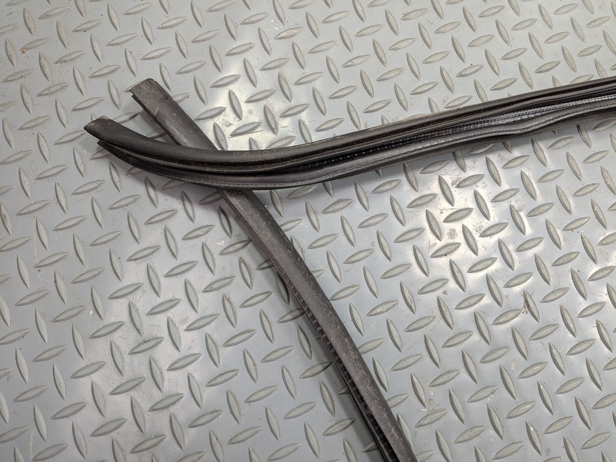 2004 - 2006 OEM NISSAN MAXIMA REAR RIGHT PASSENGER SIDE WEATHER STRIPPING RUBBER