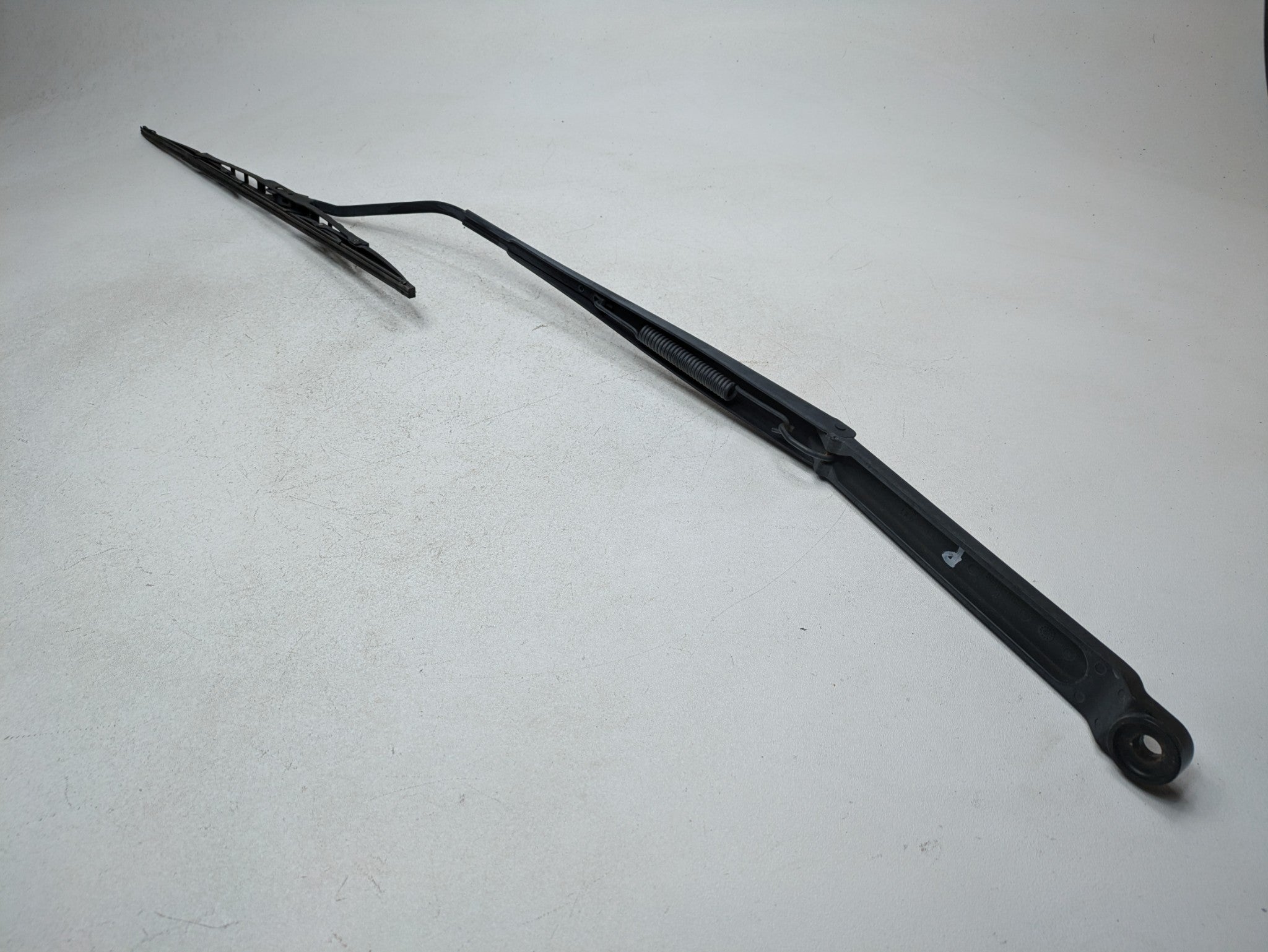 2004 - 2006 OEM NISSAN MAXIMA FRONT RIGHT SIDE WINDSHIELD WIPER ARM WITH BLADE