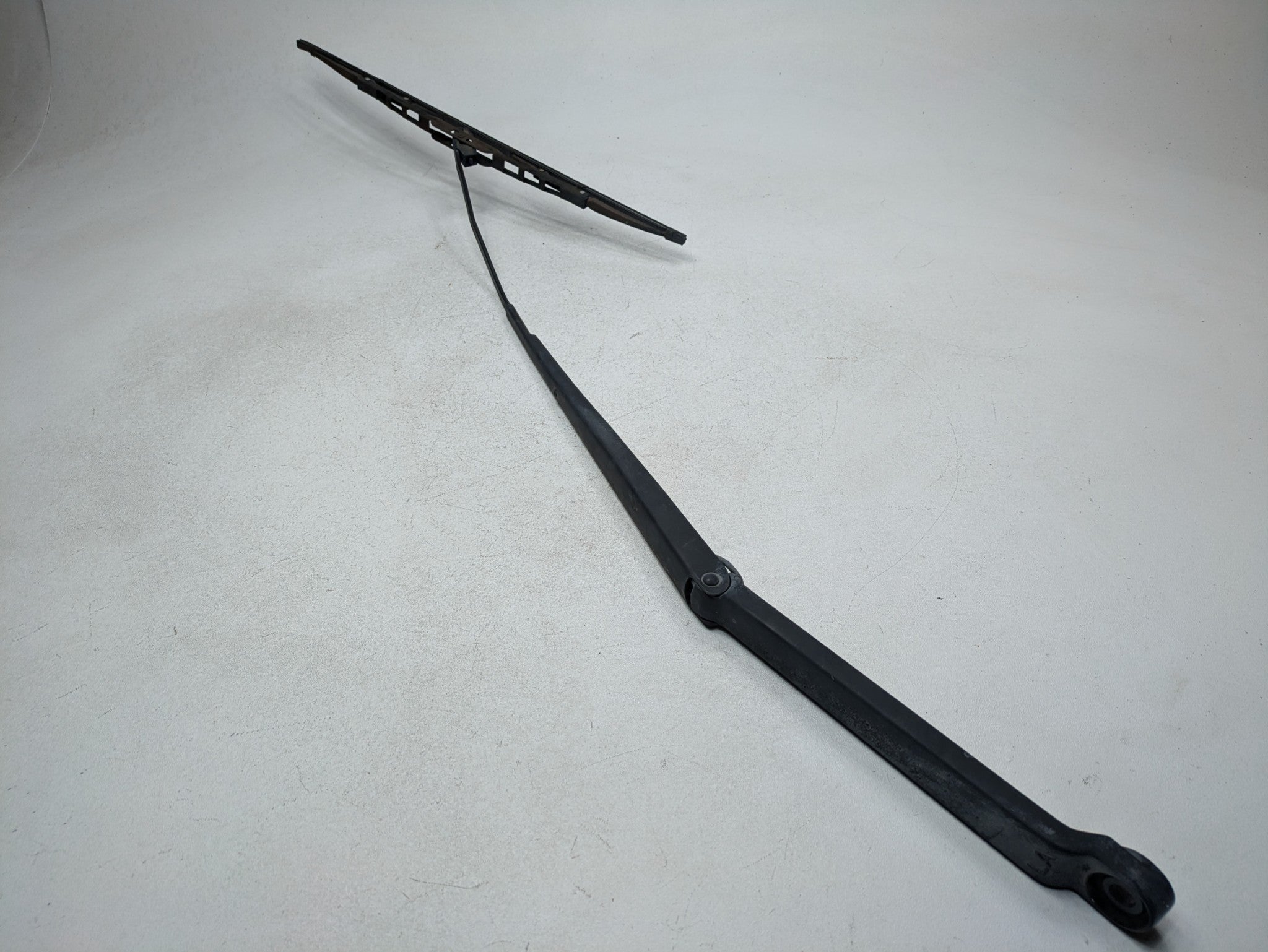 2004 - 2006 OEM NISSAN MAXIMA FRONT RIGHT SIDE WINDSHIELD WIPER ARM WITH BLADE