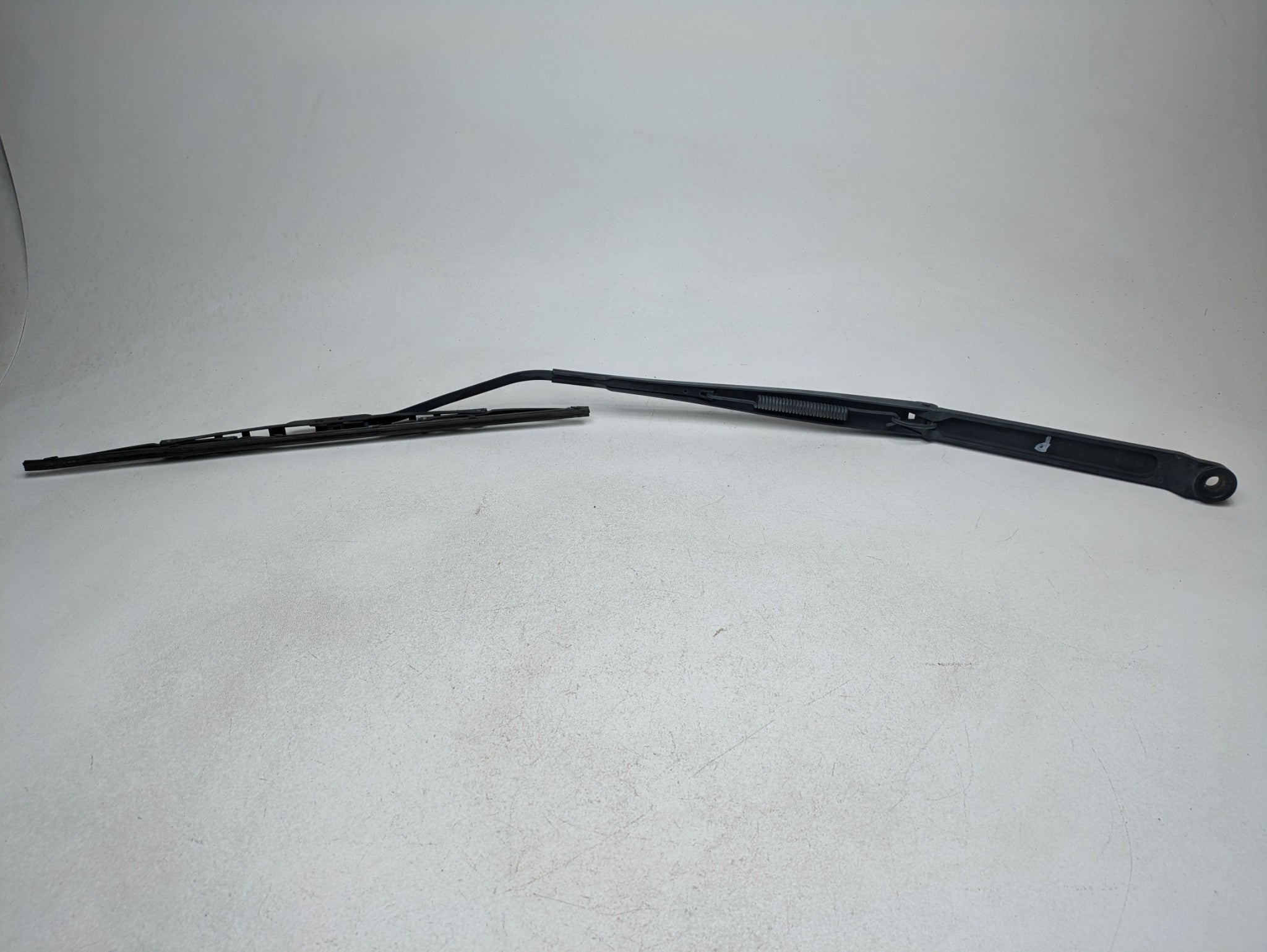 2004 - 2006 OEM NISSAN MAXIMA FRONT RIGHT SIDE WINDSHIELD WIPER ARM WITH BLADE