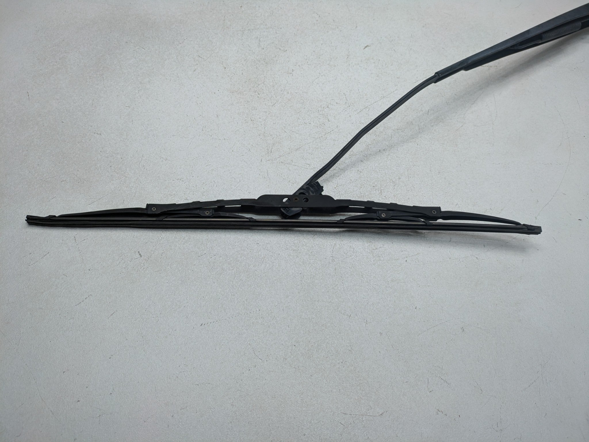 2004 - 2006 OEM NISSAN MAXIMA FRONT RIGHT SIDE WINDSHIELD WIPER ARM WITH BLADE