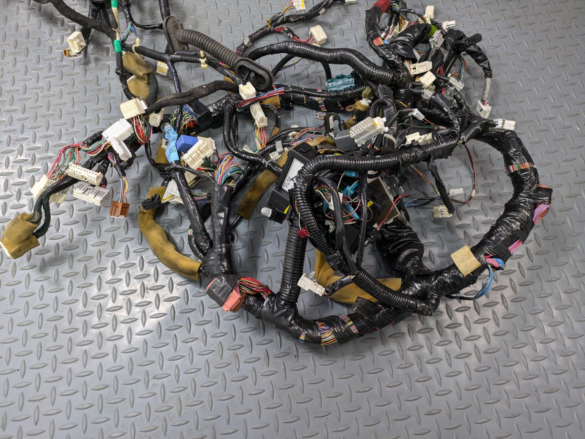 2004 - 2006 OEM NISSAN MAXIMA INTERIOR ENGINE WIRE HARNESS CABLE AND CONNECTOR