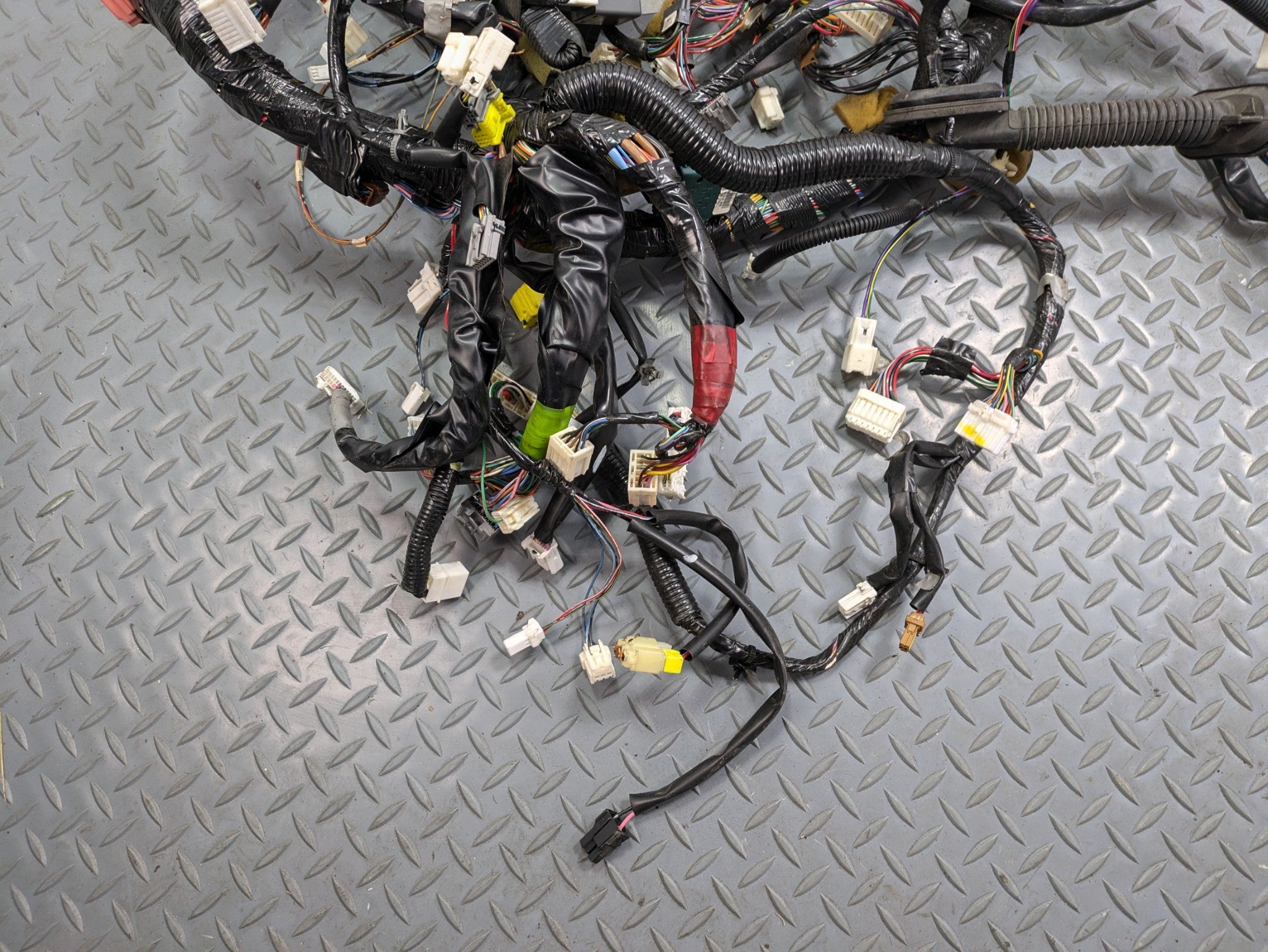 2004 - 2006 OEM NISSAN MAXIMA INTERIOR ENGINE WIRE HARNESS CABLE AND CONNECTOR