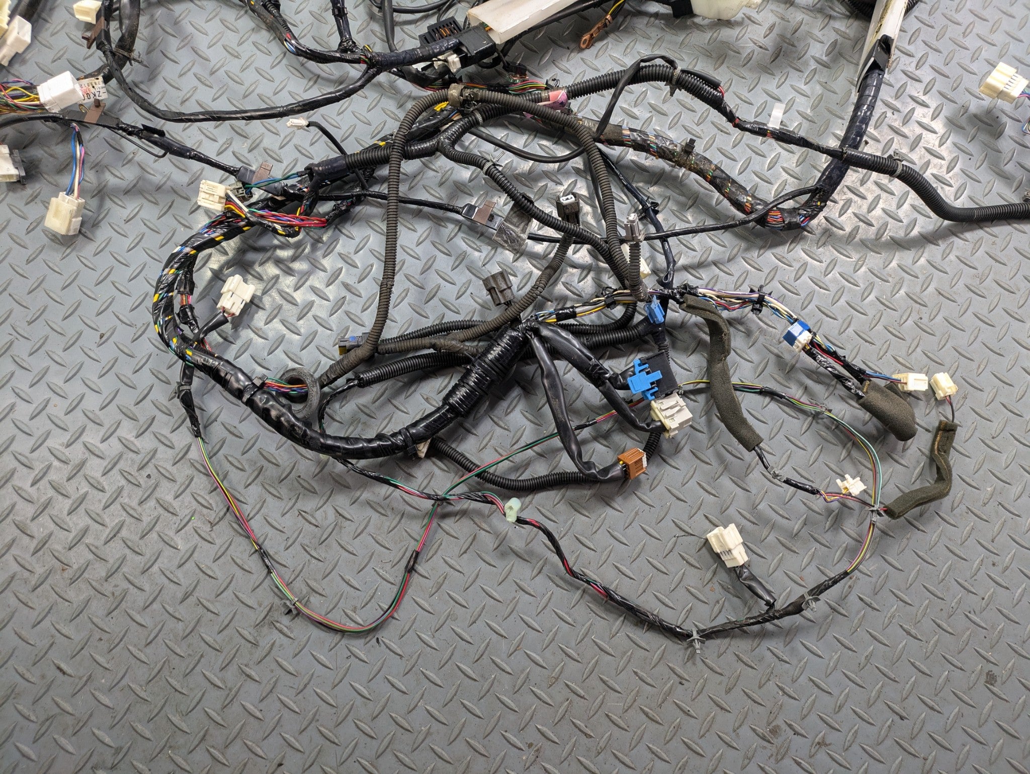 2004 - 2006 OEM NISSAN MAXIMA INTERIOR BODY WIRE HARNESS CABLE AND CONNECTOR