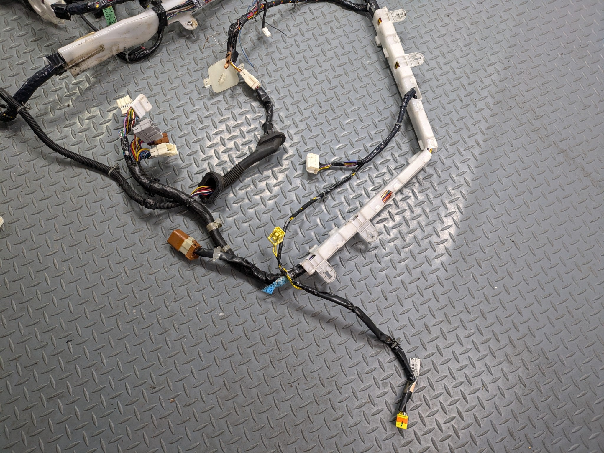 2004 - 2006 OEM NISSAN MAXIMA INTERIOR BODY WIRE HARNESS CABLE AND CONNECTOR