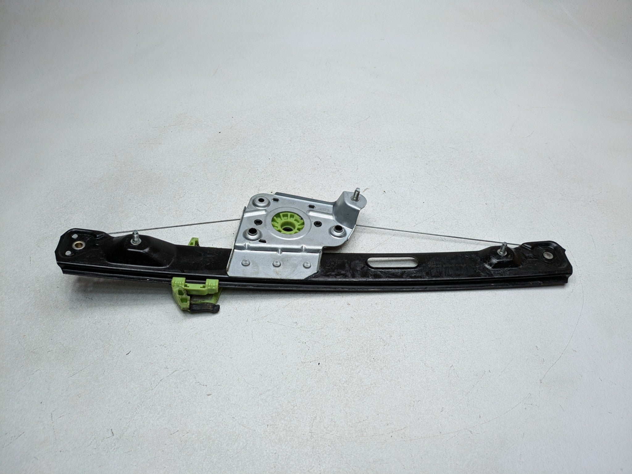 06 - 08 OEM BMW 328I REAR RIGHT PASSENGER SIDE REGULATOR WITHOUT MOTOR ASSEMBLY