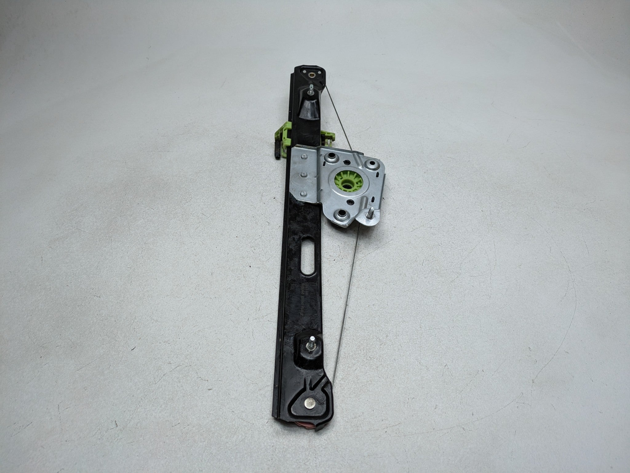 06 - 08 OEM BMW 328I REAR RIGHT PASSENGER SIDE REGULATOR WITHOUT MOTOR ASSEMBLY