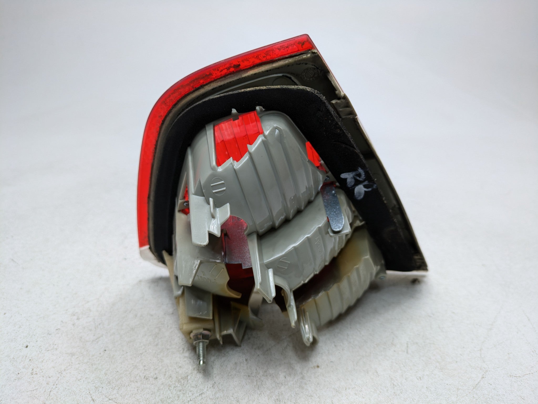 06 - 08 OEM BMW 328I REAR RIGHT PASSENGER SIDE LID MOUNTED TAIL LIGHT ASSEMBLY