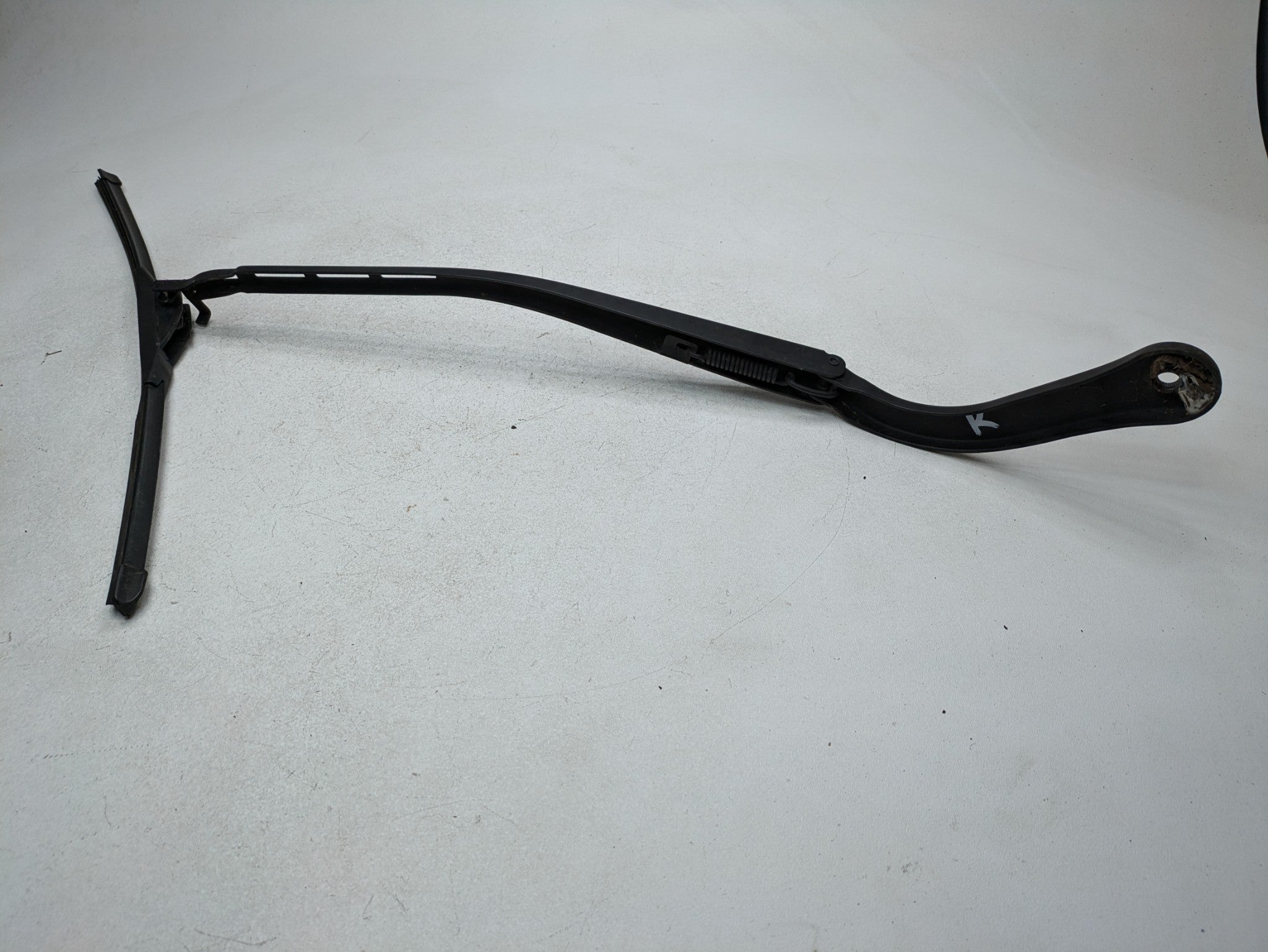 06 - 08 OEM BMW 328I FRONT RIGHT PASSENGER SIDE WINDSHIELD WIPER ARM WITH BLADE