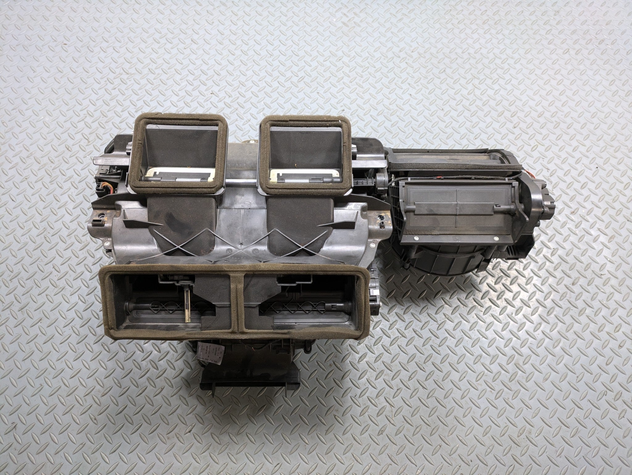 2006 - 2008 OEM BMW 328I AIR CONDITIONING EVAPORATOR HEATER CORE HOUSING