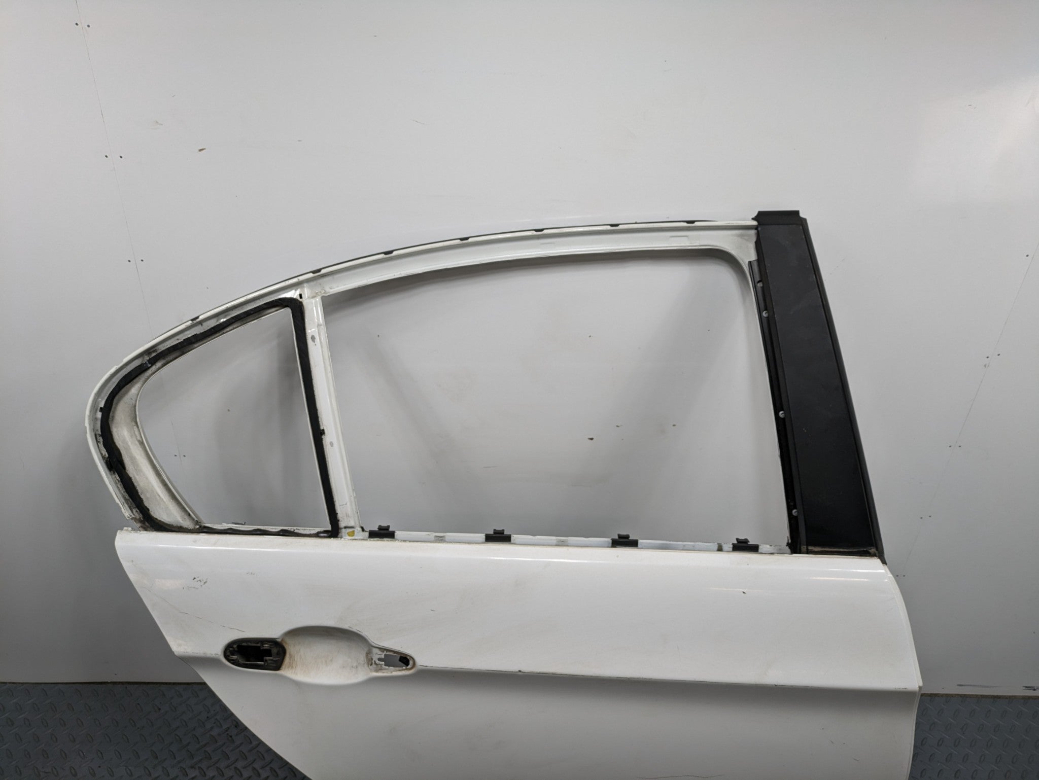 06 - 08 OEM BMW 328I REAR RIGHT PASSENGER SIDE DOOR SHELL PANEL WHITE ASSEMBLY