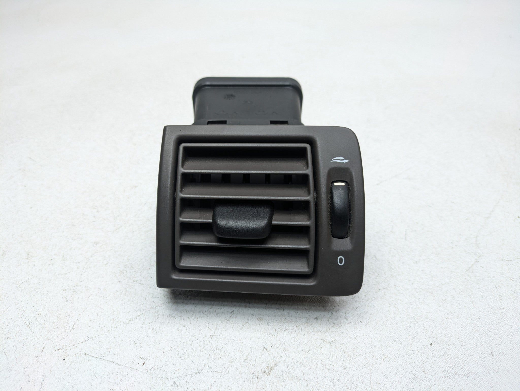 05 - 07 OEM VOLVO V50 RIGHT SIDE DASHBOARD AIR CONDITIONING HEATER VENT ASSEMBLY