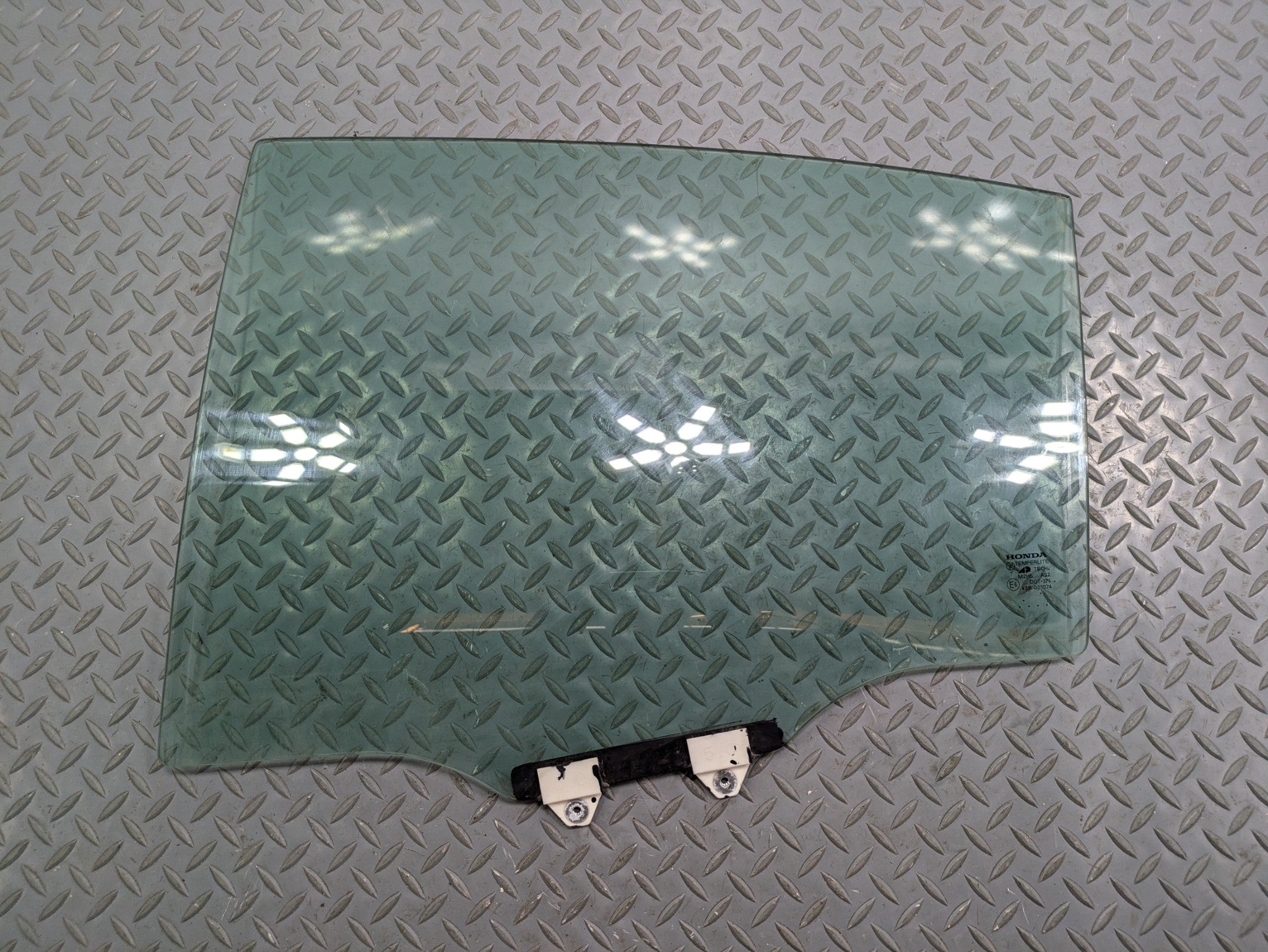 2004 - 2006 OEM ACURA TL REAR LEFT DRIVER SIDE DOOR WINDOW GLASS