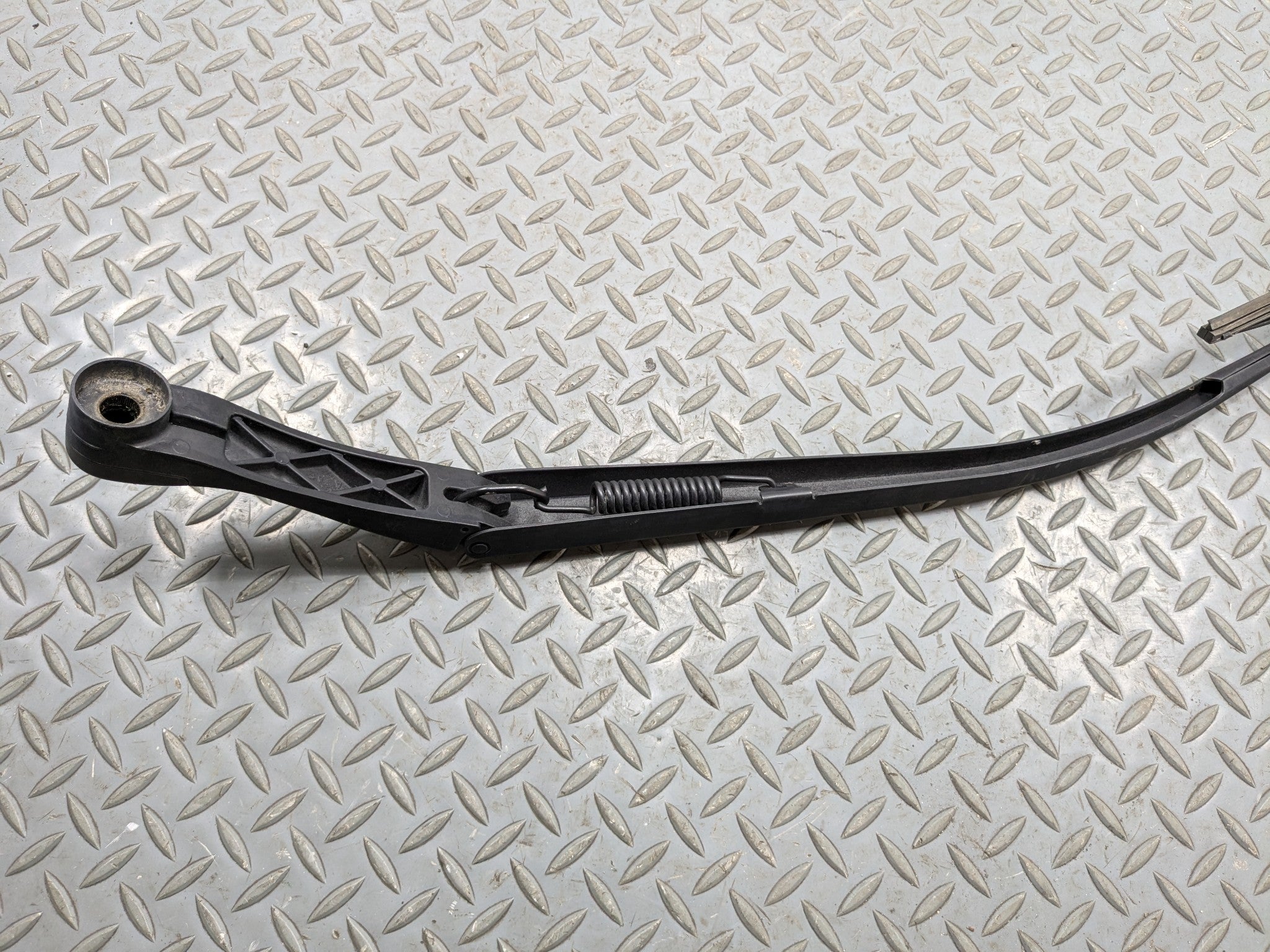 2004 - 2006 OEM ACURA TL FRONT RIGHT PASSENGER SIDE WINDSHIELD WIPER ARM