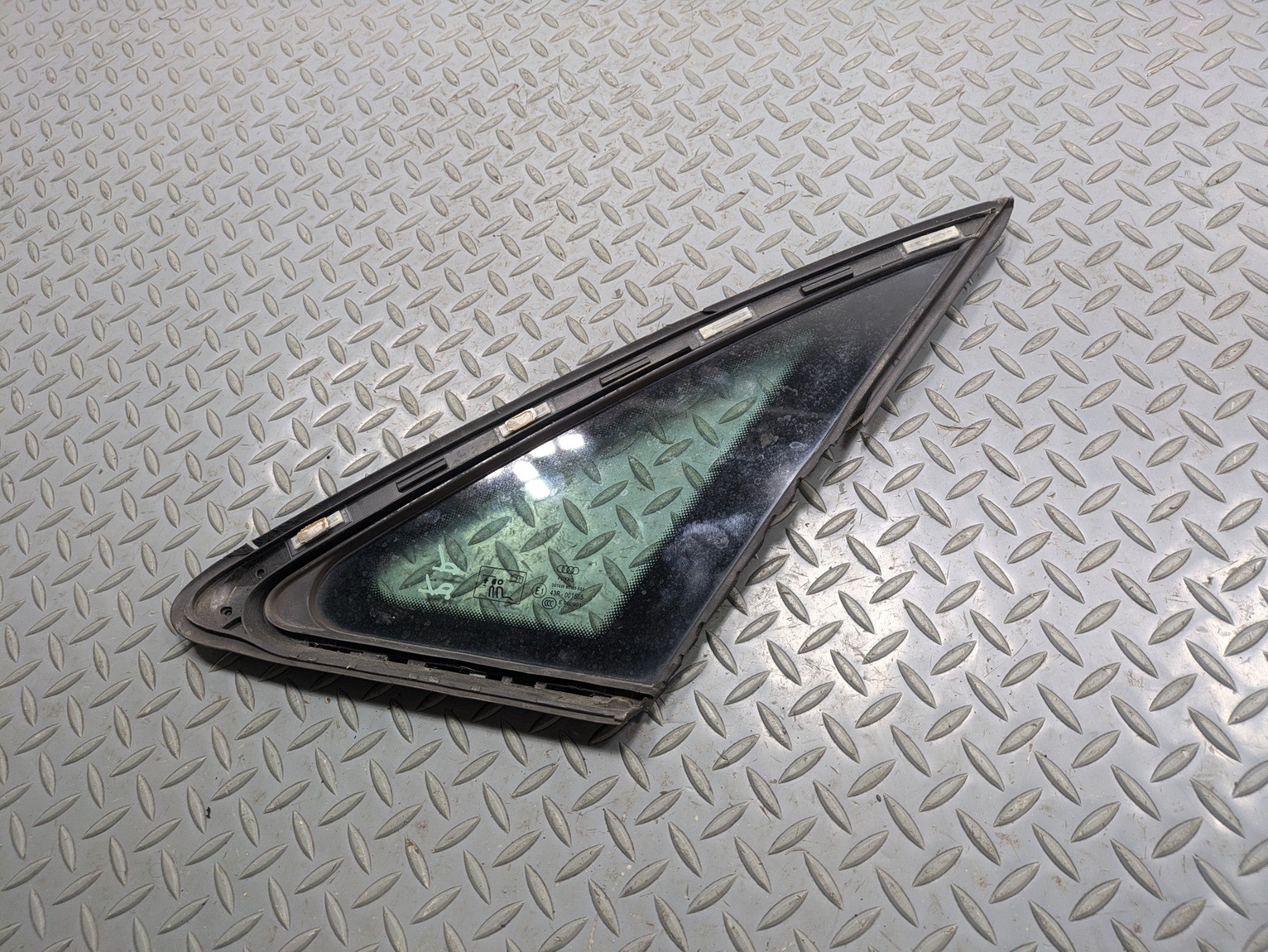 2017 - 2022 OEM AUDI S4 REAR RIGHT PASSENGER SIDE QUARTER WINDOW VENT GLASS