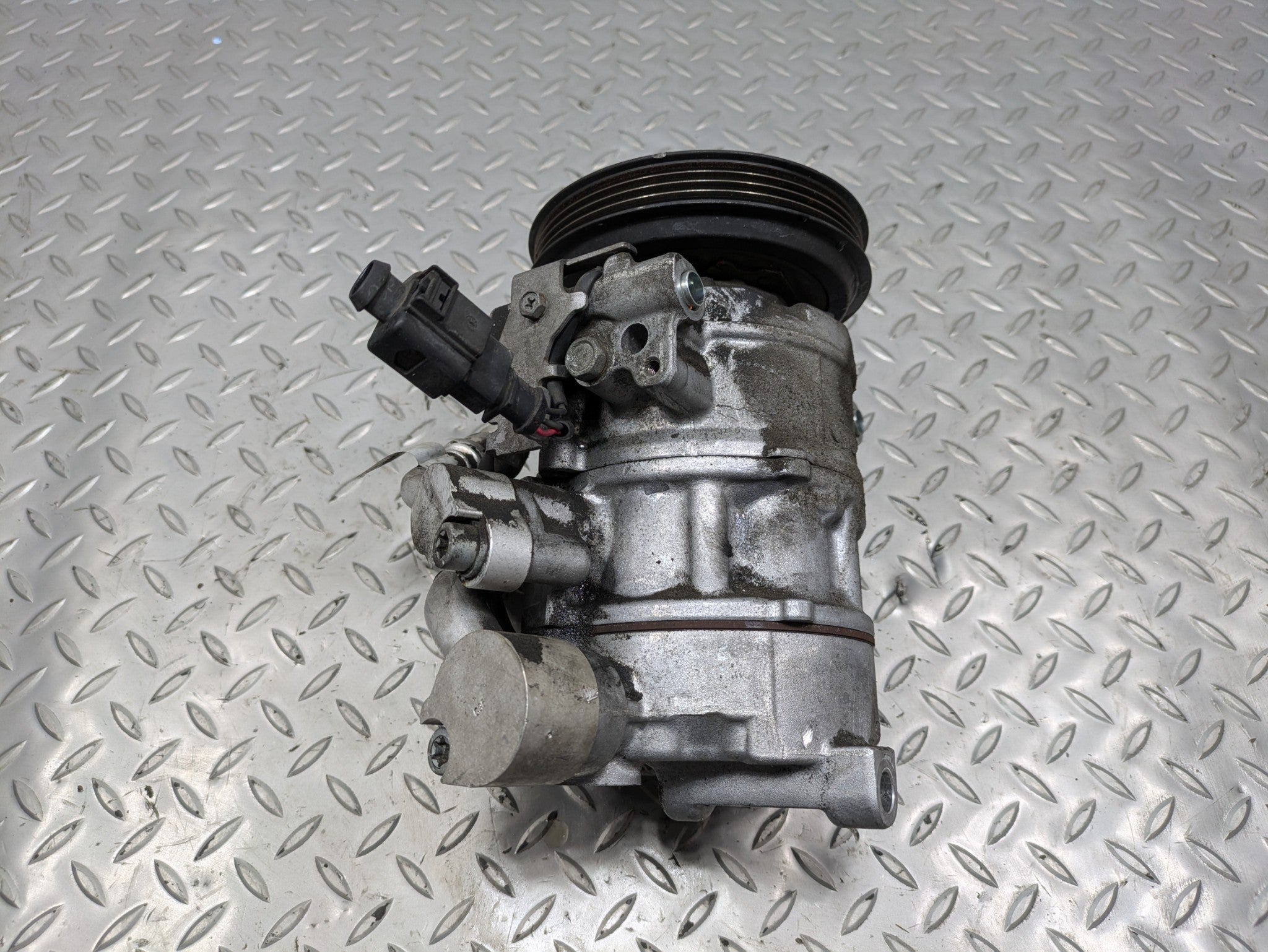 2017 - 2022 OEM AUDI S4 AC AIR CONDITIONING COMPRESSOR ASSEMBLY