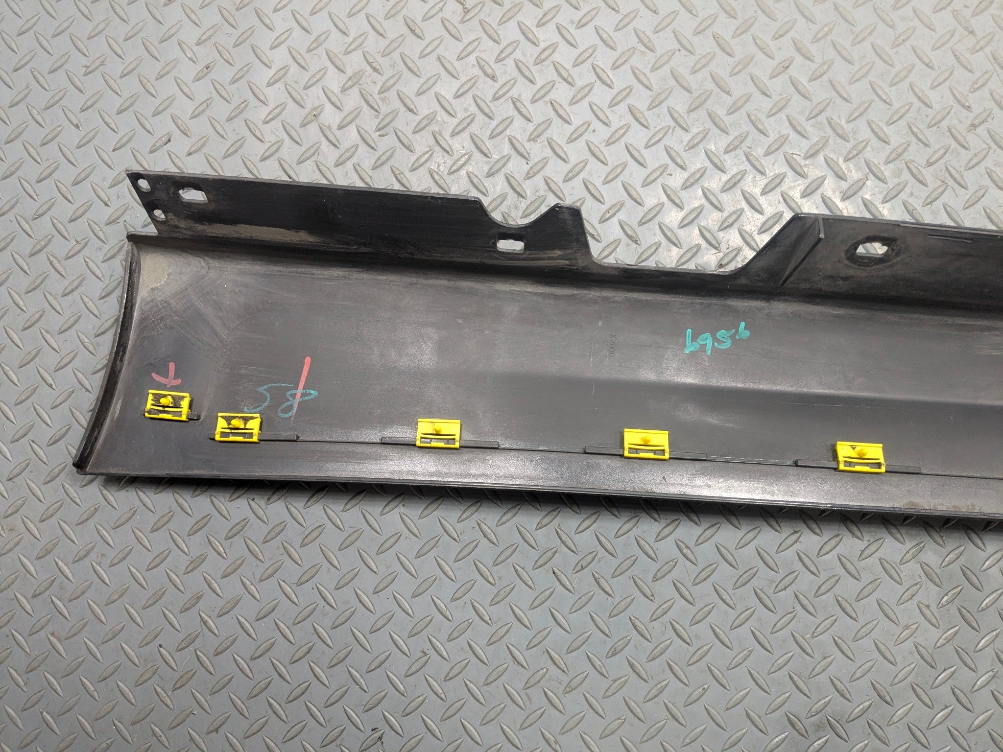 06 - 08 OEM BMW 328I RIGHT PASSENGER SIDE ROCKER MOLDING SKIRT COVER PANEL BLACK