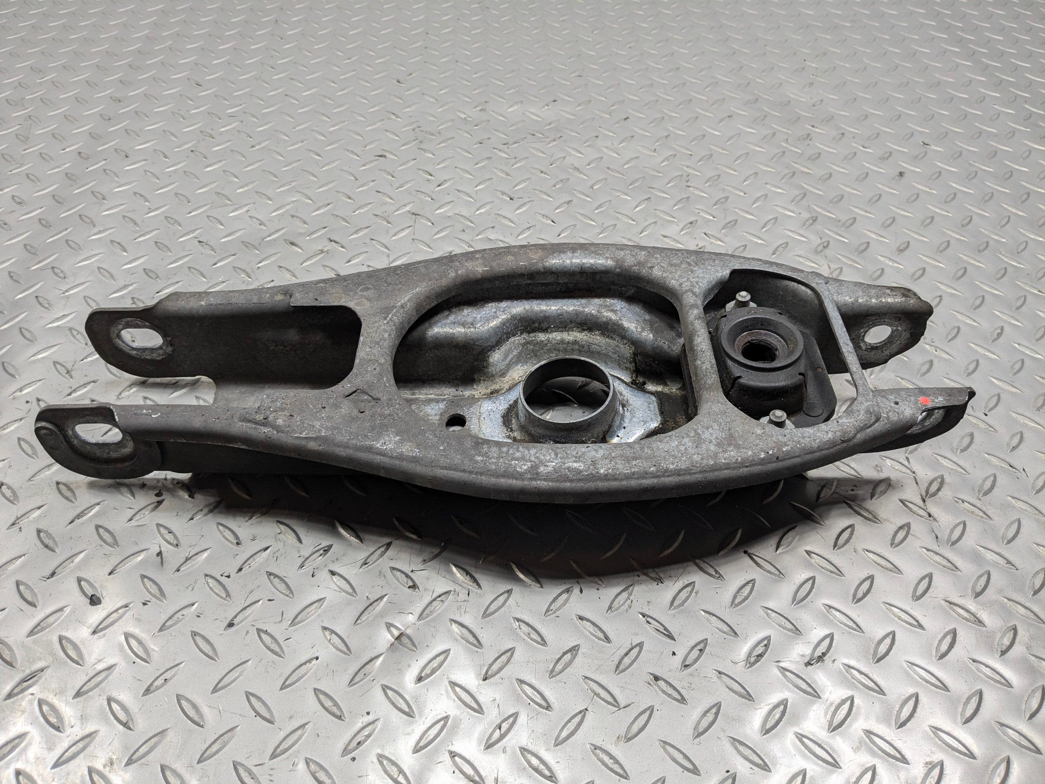 06 - 08 OEM BMW 328I REAR RIGHT PASSENGER SIDE LOWER CONTROL ARM SPRING PERCH