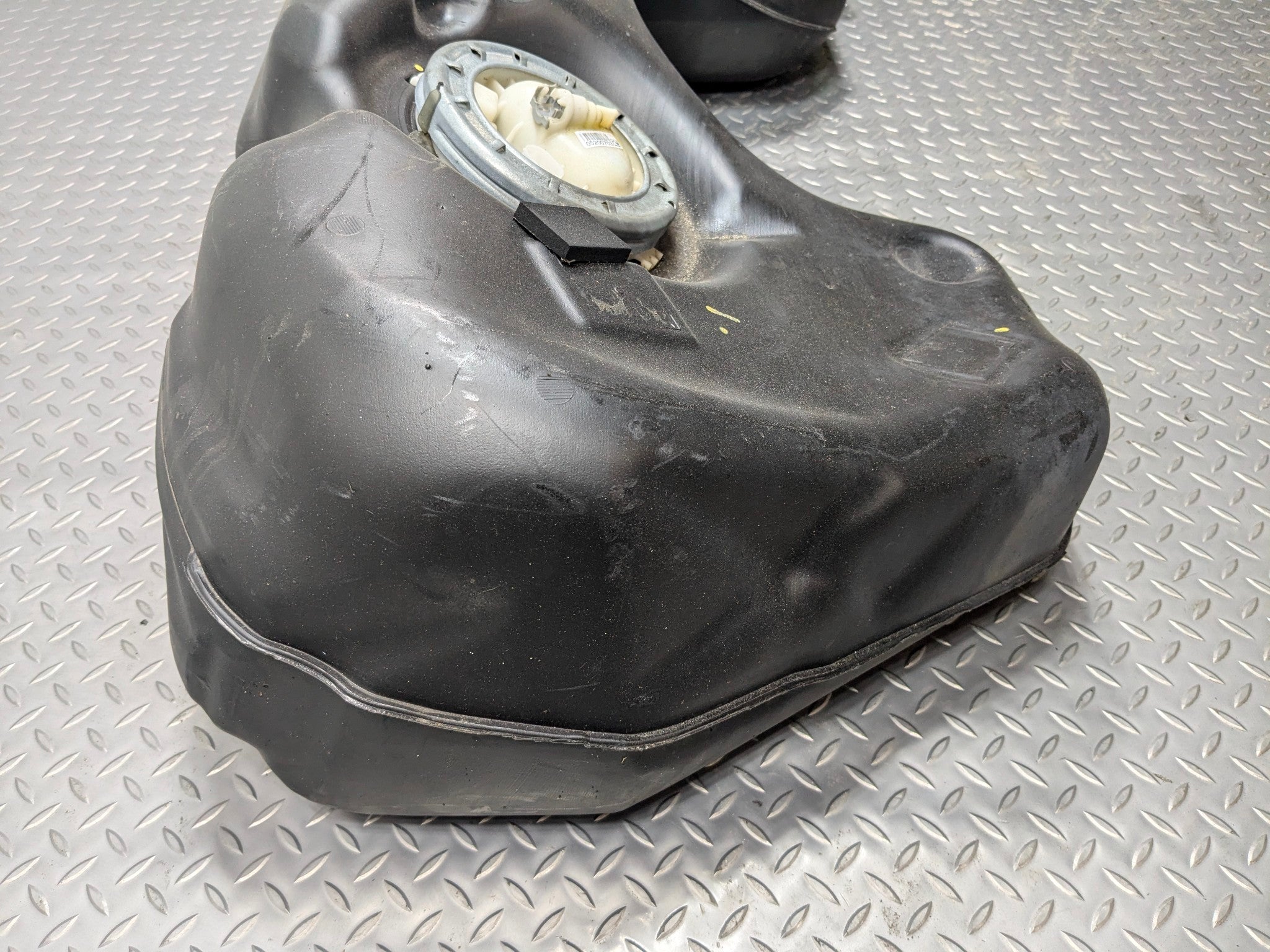 06 - 08 OEM BMW 328I GAS FUEL TANK RESERVOIR ASSEMBLY