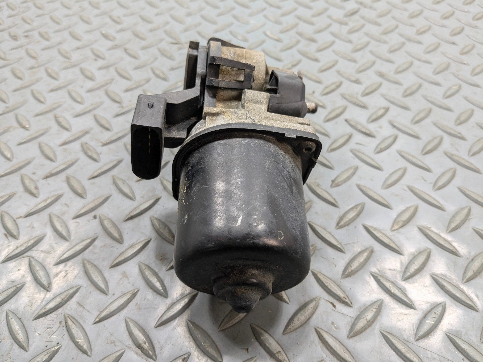2002 - 2004 OEM MINI COOPER FRONT WINDSHIELD WIPER MOTOR
