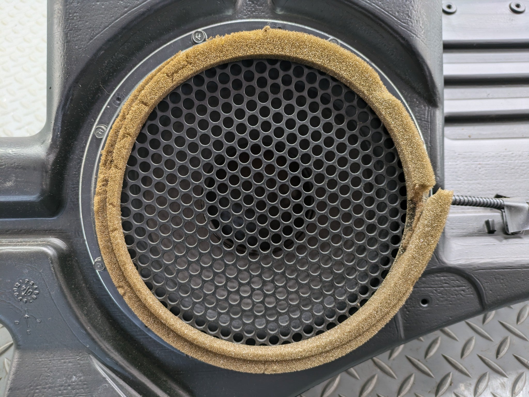 2003 - 2006 OEM LINCOLN NAVIGATOR AUDIO SUBWOOFER SPEAKER BOX