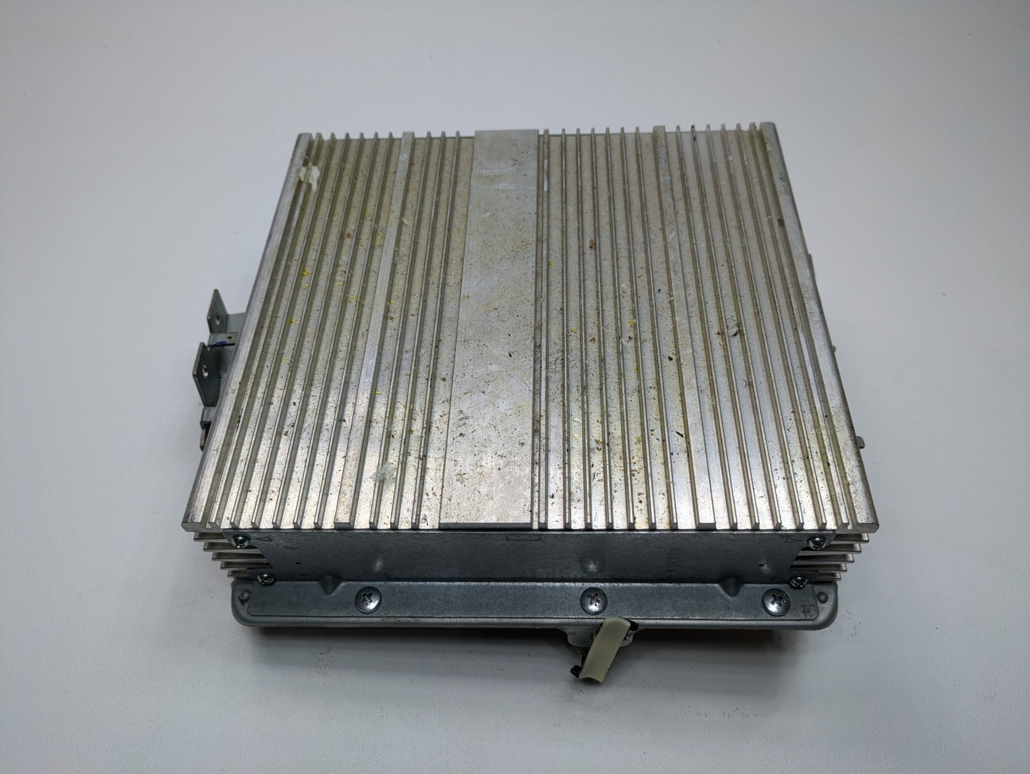 2003 - 2006 OEM LINCOLN NAVIGATOR AUDIO RADIO AMPLIFIER CONTROL UNIT