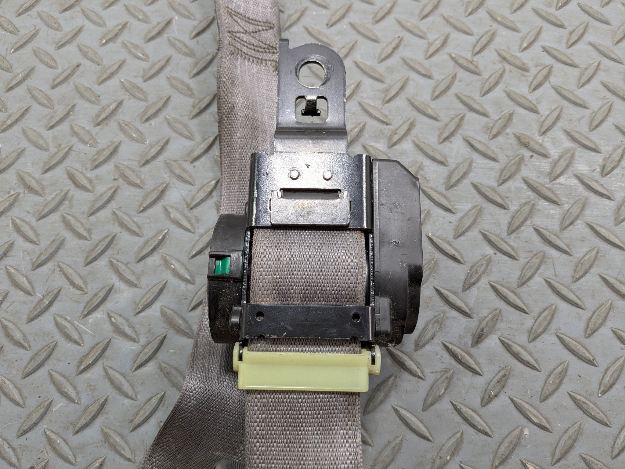 05 - 07 OEM JEEP GRAND CHEROKEE FRONT RIGHT PASSENGER SIDE SEAT BELT RETRACTOR