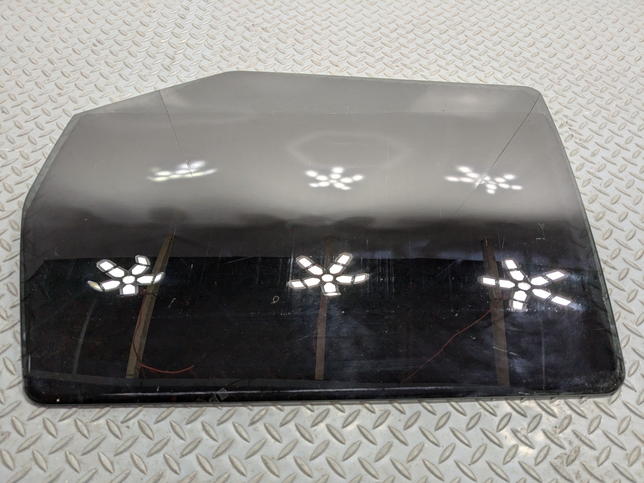 05 - 07 OEM JEEP GRAND CHEROKEE REAR LEFT DOOR WINDOW GLASS WITH PRIVACY TINT