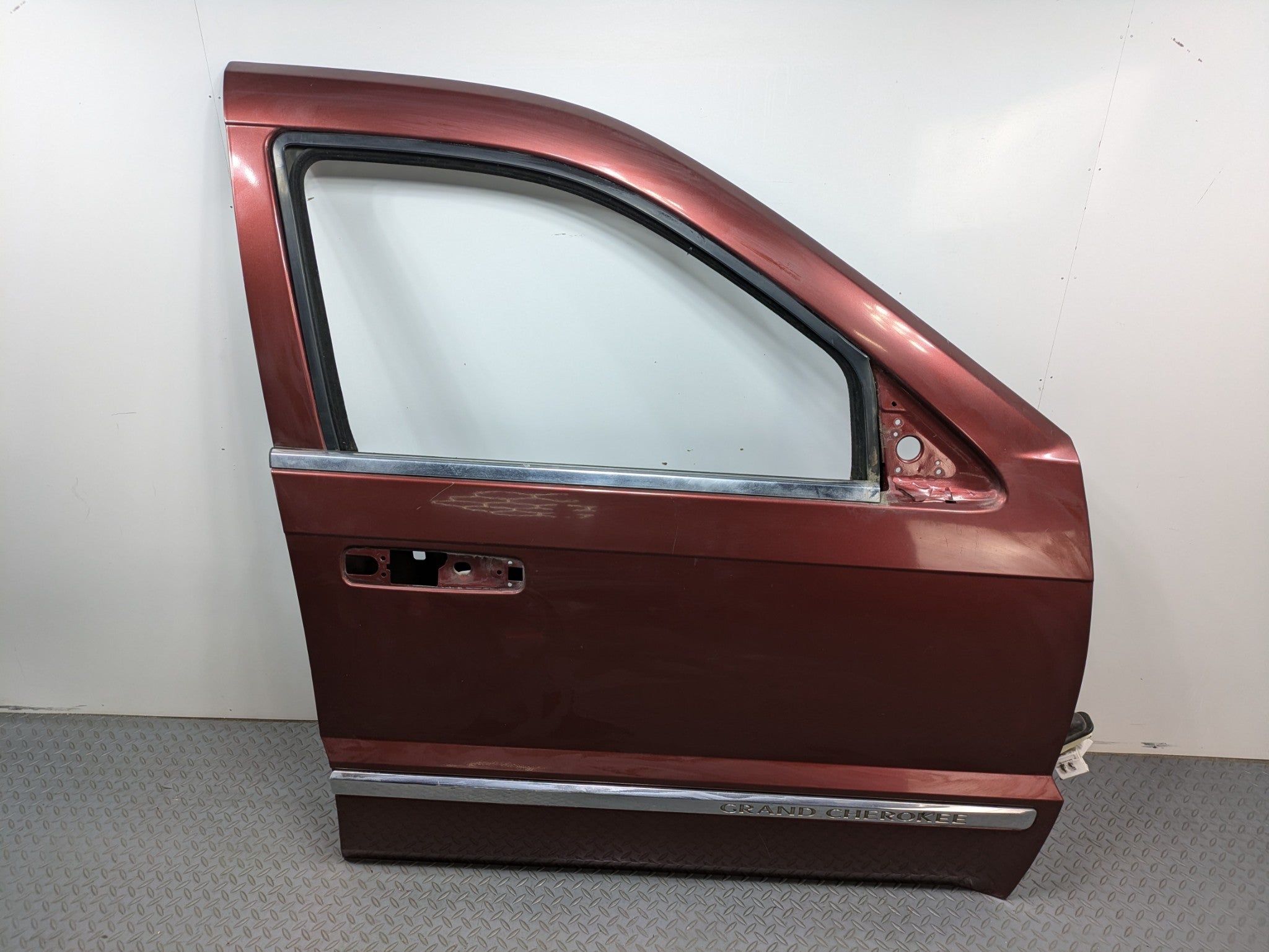05 - 07 OEM JEEP GRAND CHEROKEE FRONT RIGHT SIDE DOOR SHELL PANEL CALIENTE RED