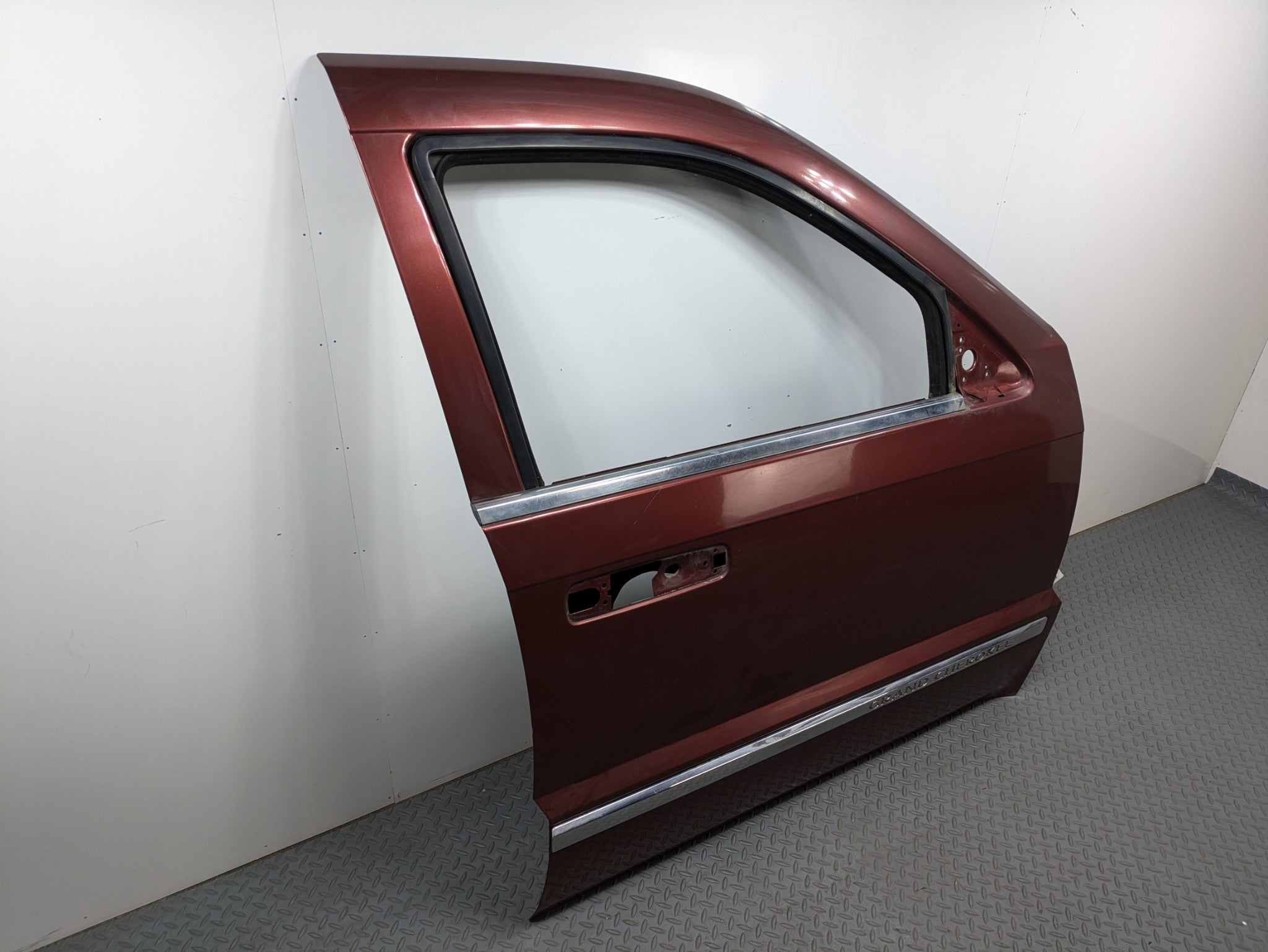 05 - 07 OEM JEEP GRAND CHEROKEE FRONT RIGHT SIDE DOOR SHELL PANEL CALIENTE RED