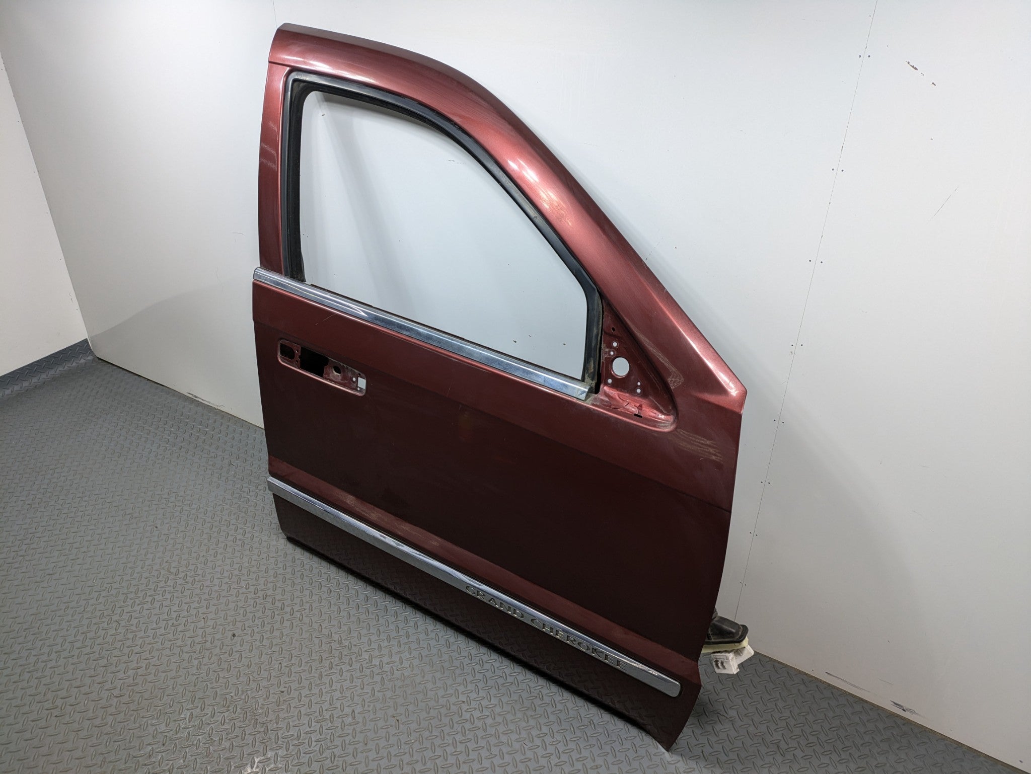 05 - 07 OEM JEEP GRAND CHEROKEE FRONT RIGHT SIDE DOOR SHELL PANEL CALIENTE RED